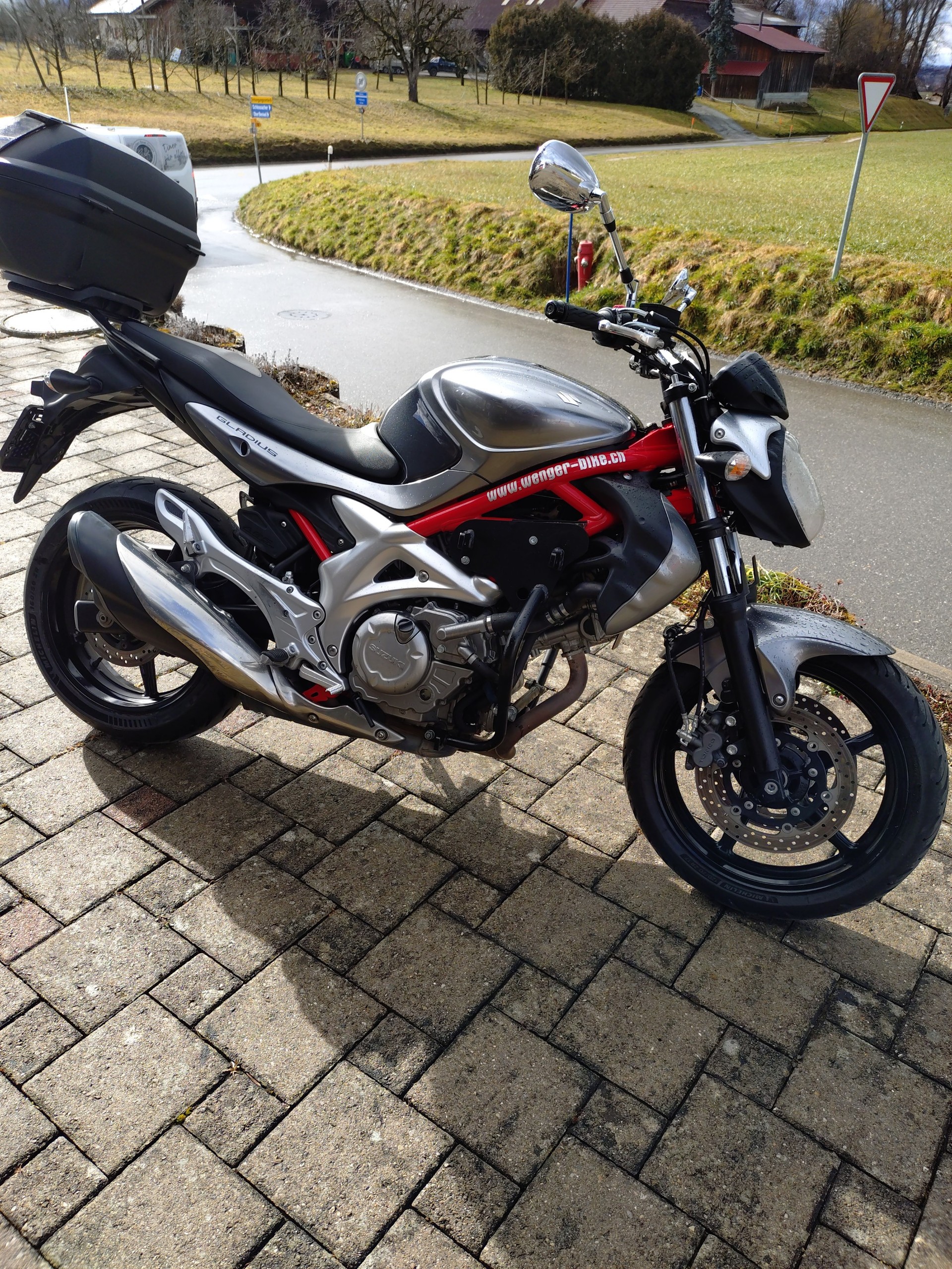 SUZUKI SFV 650 Gladius ABS