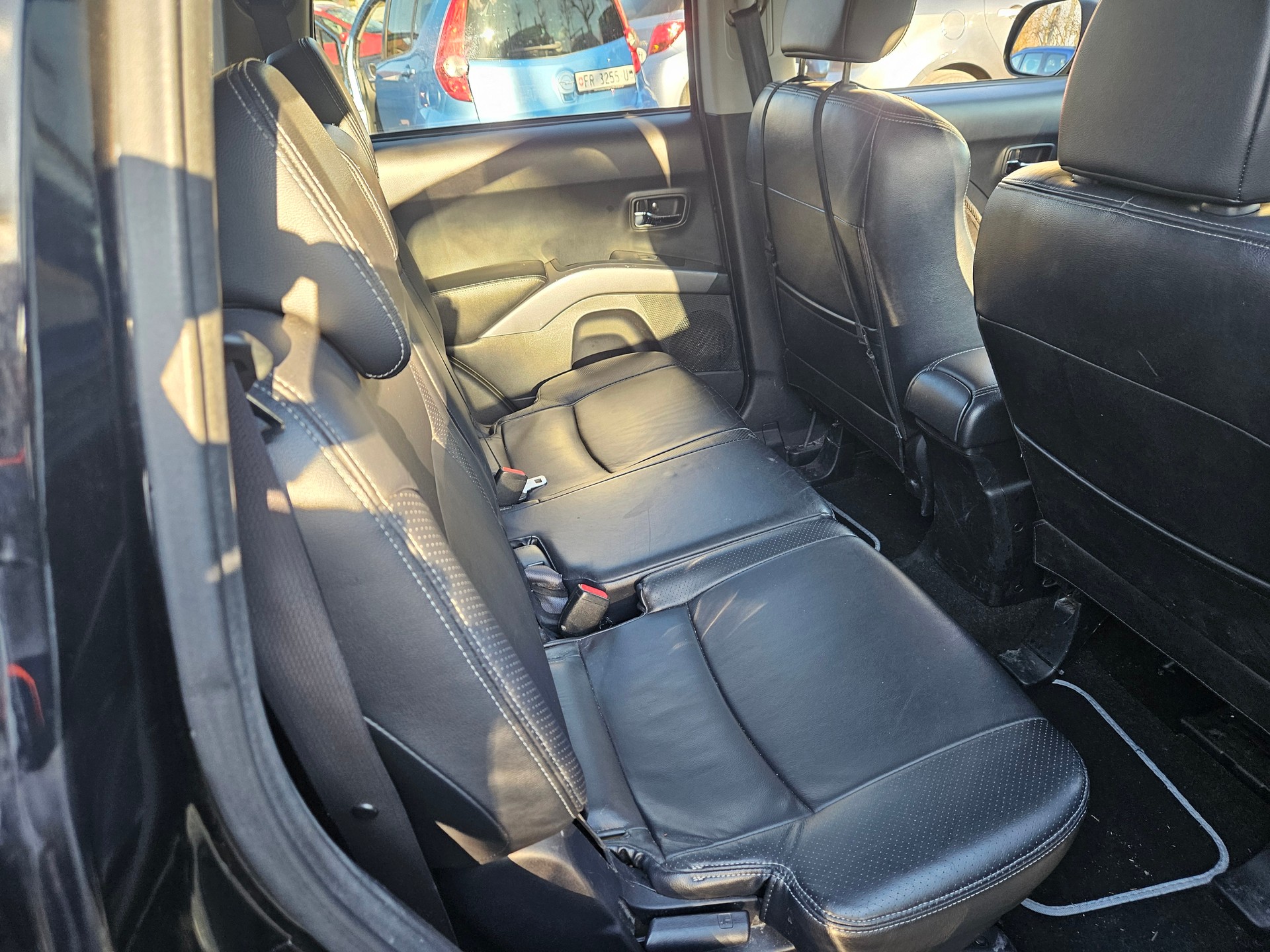 PEUGEOT 4007 2.2 HDi Platinum Edition-image-5