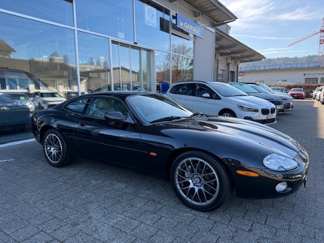 JAGUAR XK8-showroom-element-2