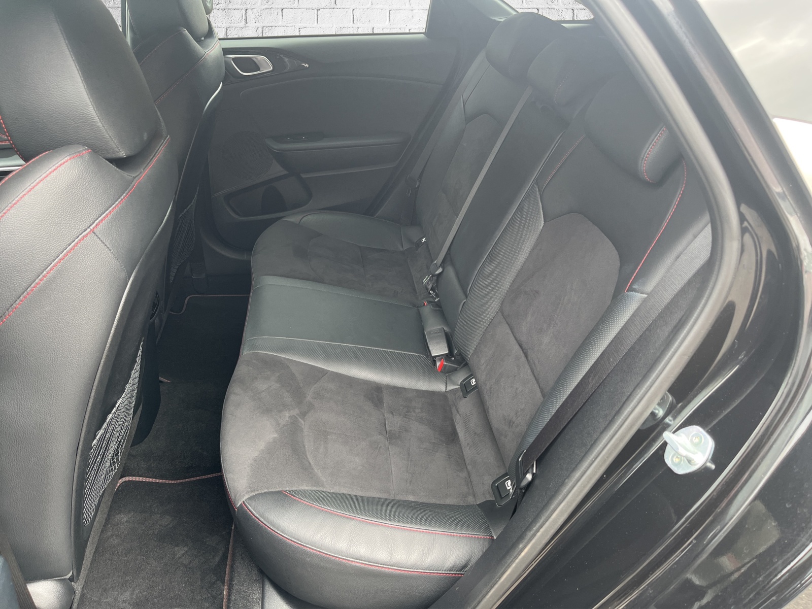 KIA ProCeed 1.6 T-GDi GT DCT-image-14