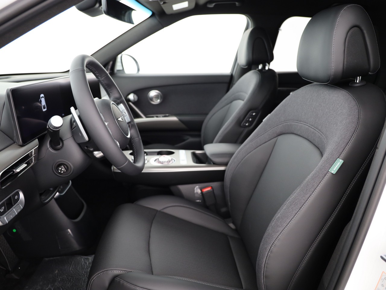 GENESIS GV60 77.4 kWh Sport AWD-showroom-element-3