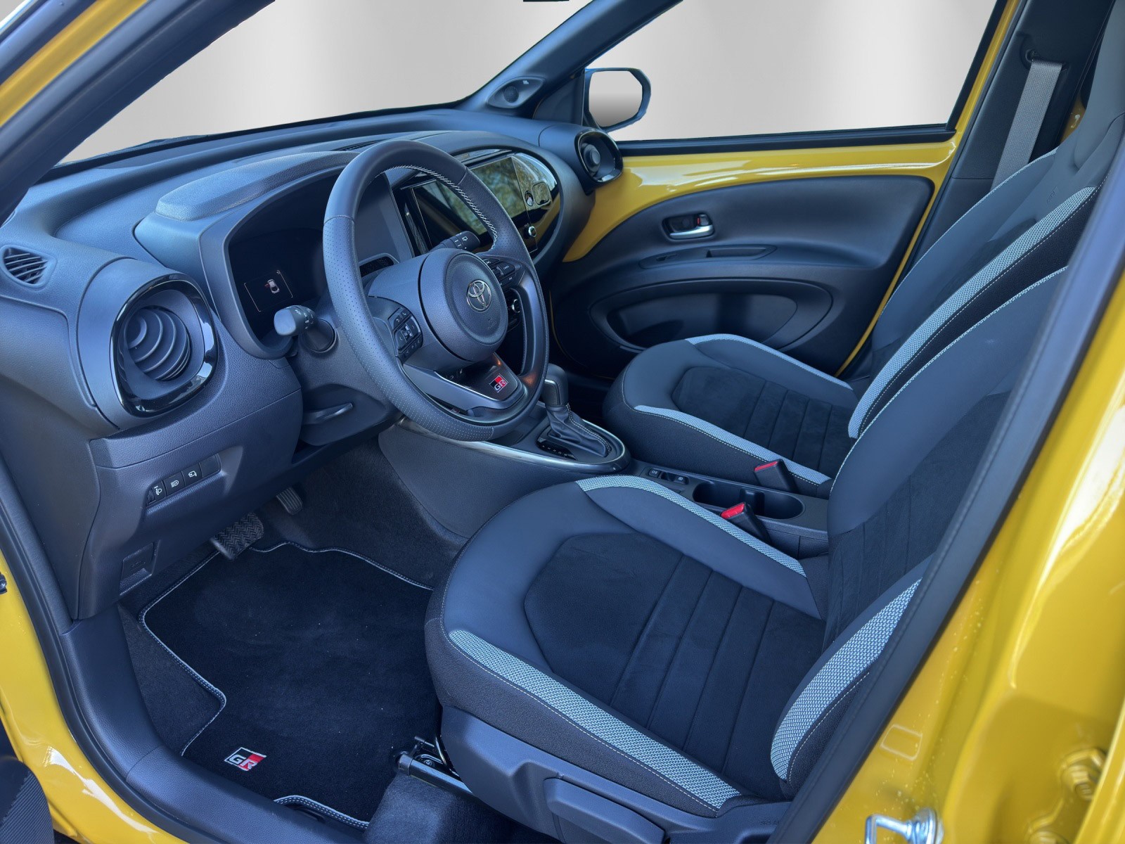 TOYOTA Aygo X 1.5 GR Sport e-CVT-image-11
