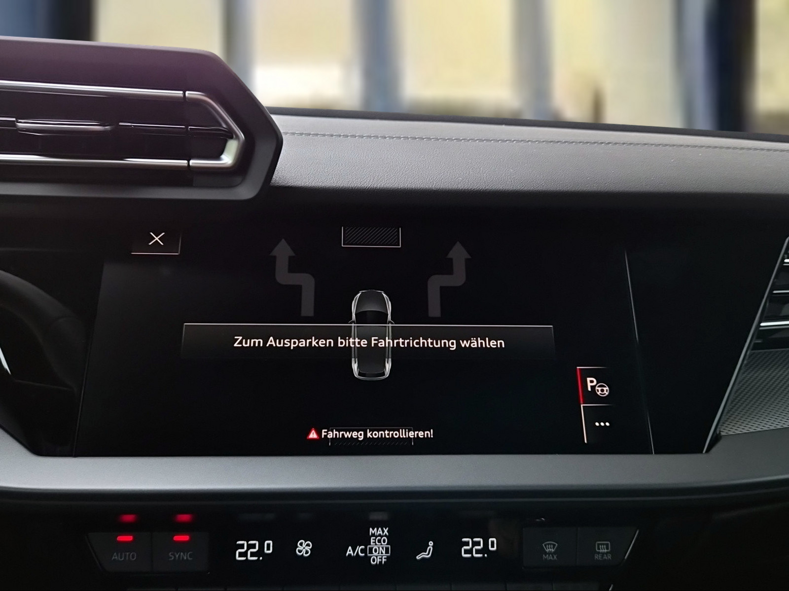 AUDI A3 allstreet TFSI 110 kW Attraction S tronic Manhattangrau Metallic-image-13