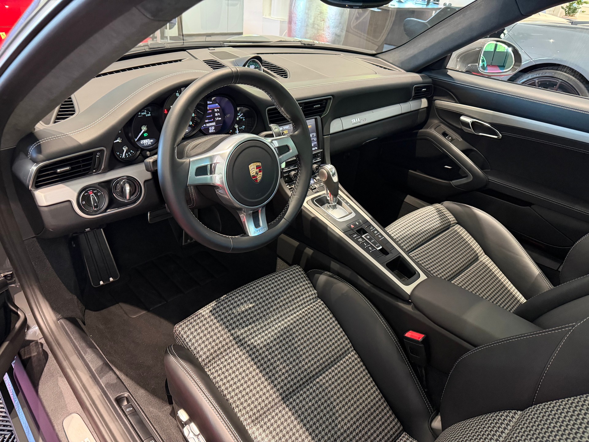 PORSCHE 911 Carrera S 50 Years-image-9