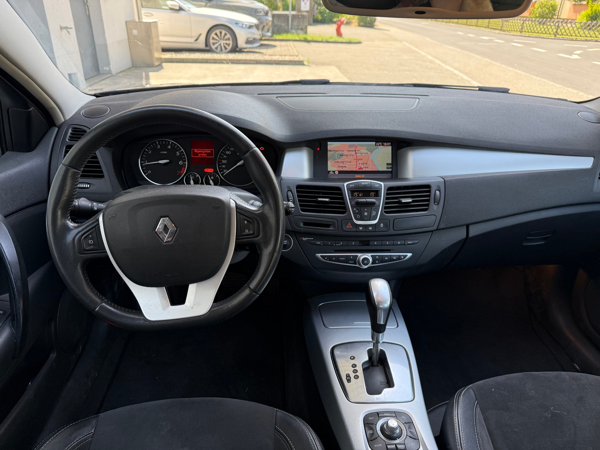 RENAULT Laguna Grandtour 2.0 16V T Initiale Automatic-image-9