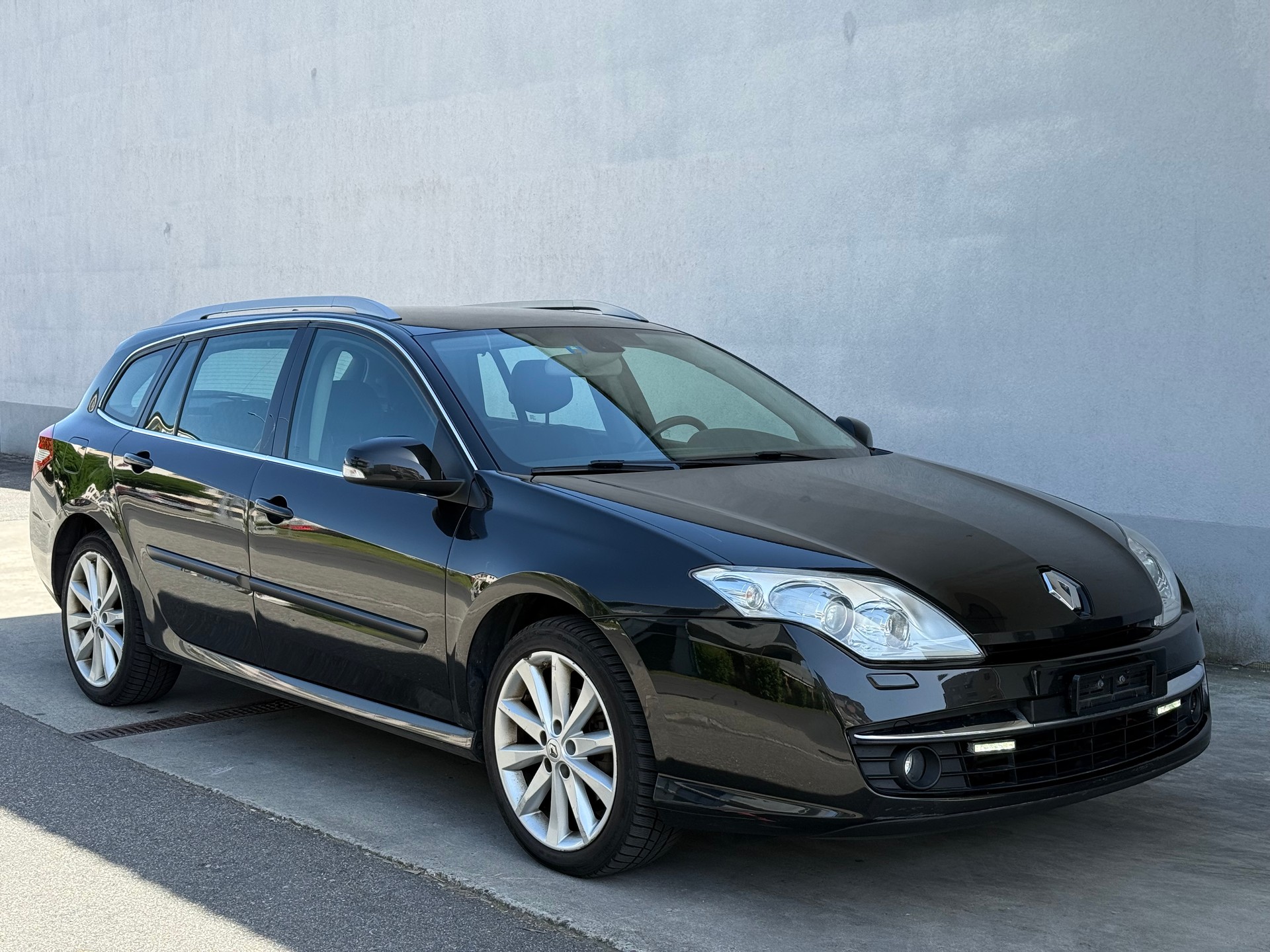 RENAULT Laguna Grandtour 2.0 16V T Initiale Automatic-image-6