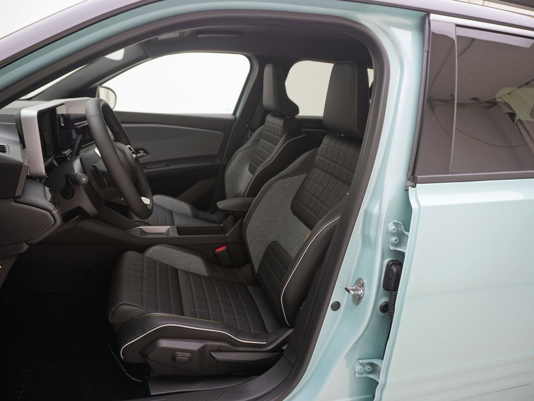 RENAULT R4 E-Tech Comfort Range iconic-image-11