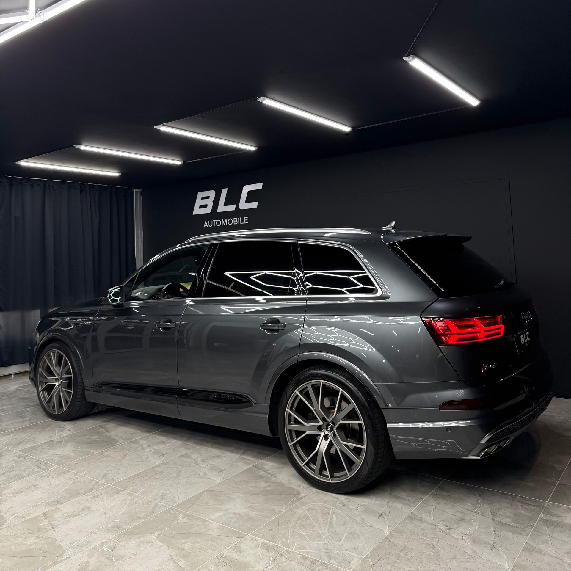 AUDI SQ7 4.0 TDI quattro tiptronic-image-4