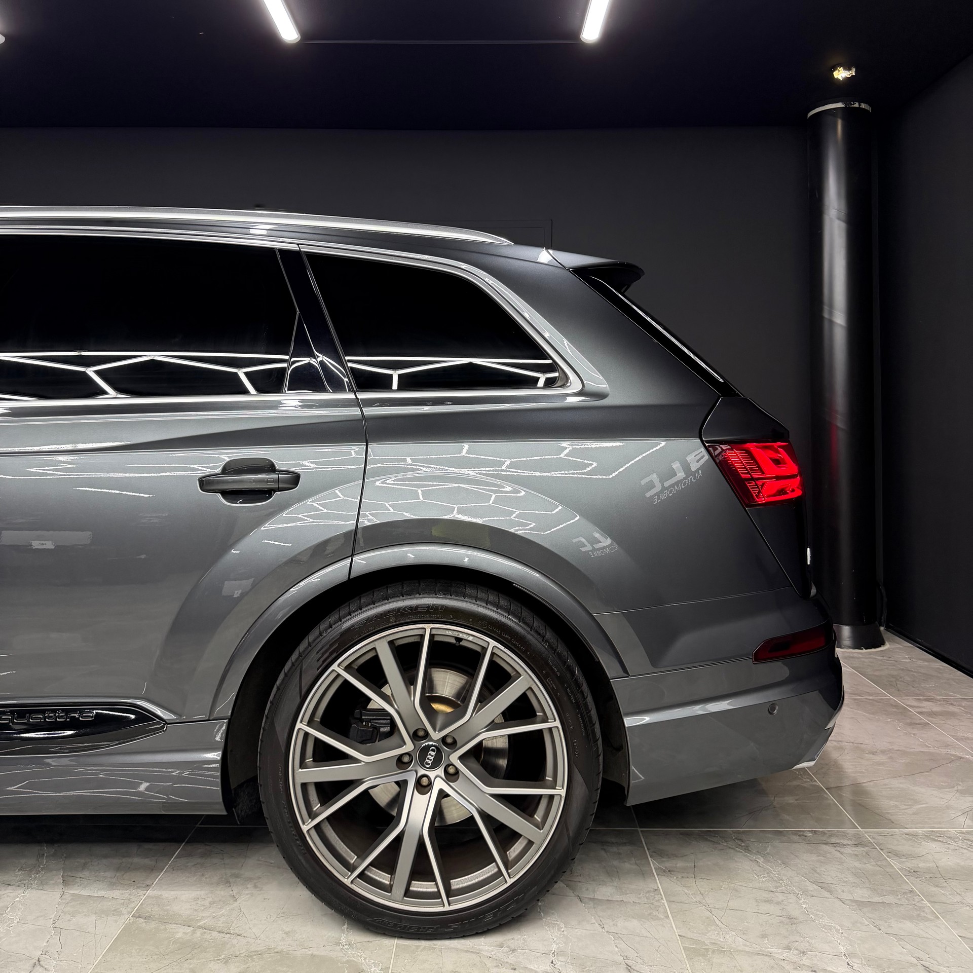 AUDI SQ7 4.0 TDI quattro tiptronic-image-5