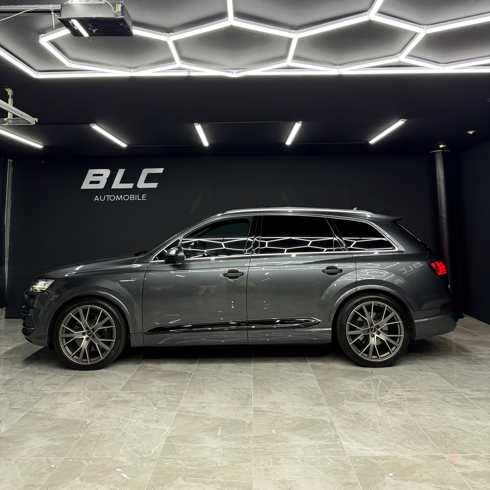 AUDI SQ7 4.0 TDI quattro tiptronic-image-2