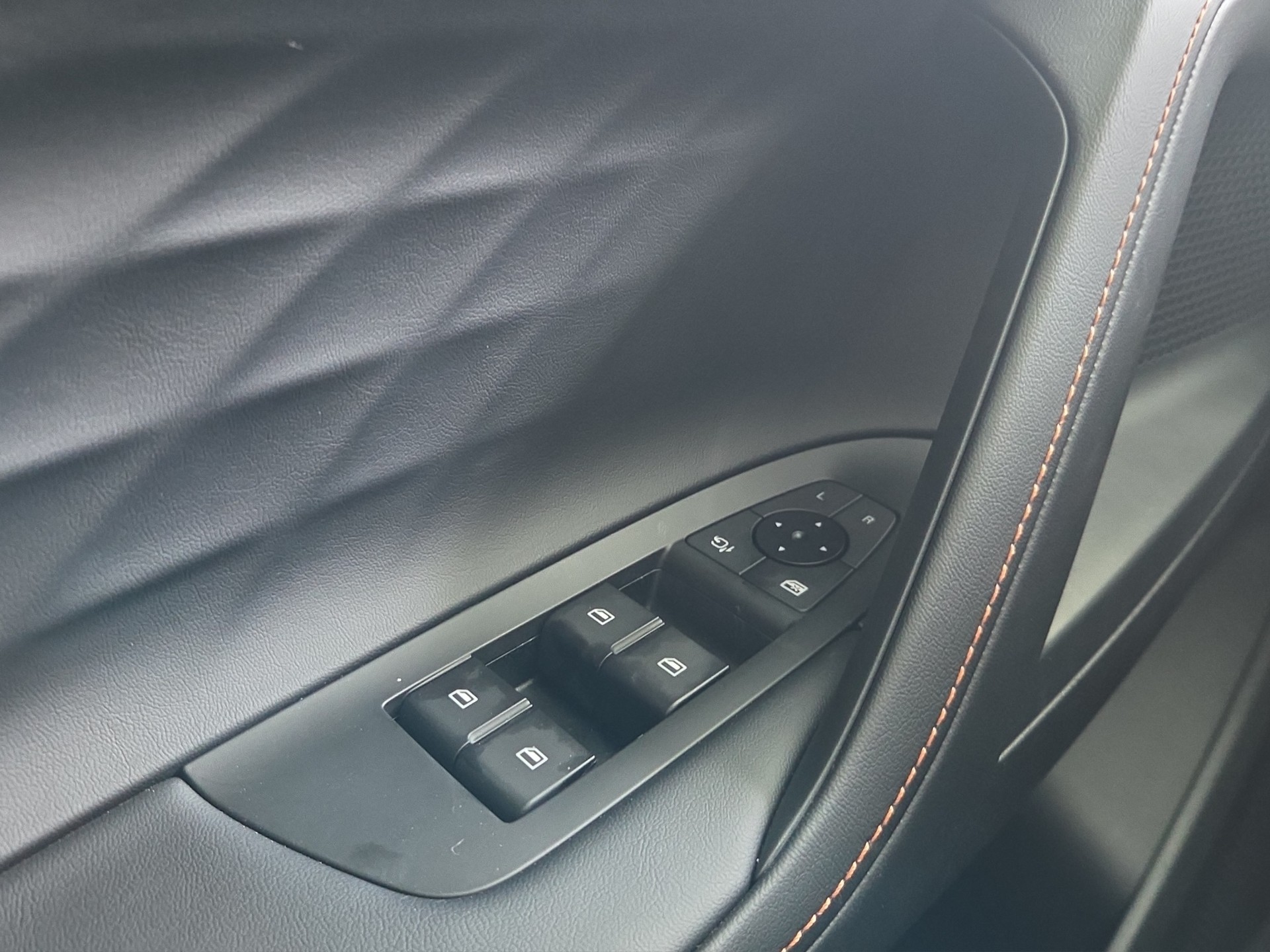 MG HS 1.5 T PHEV Luxury-image-13