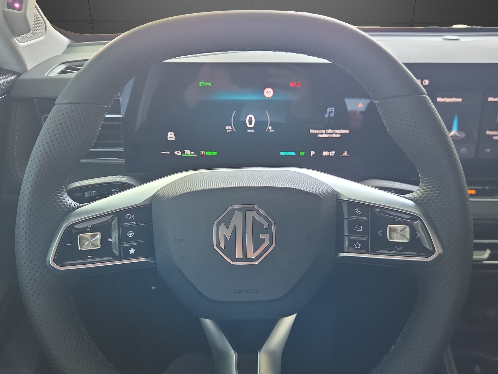 MG HS 1.5 T PHEV Luxury-image-10