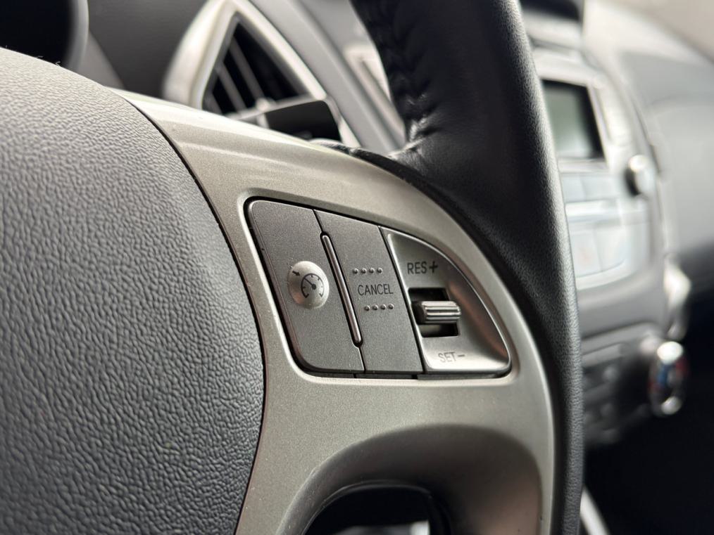 HYUNDAI iX35 2.0 Style 4WD-image-4