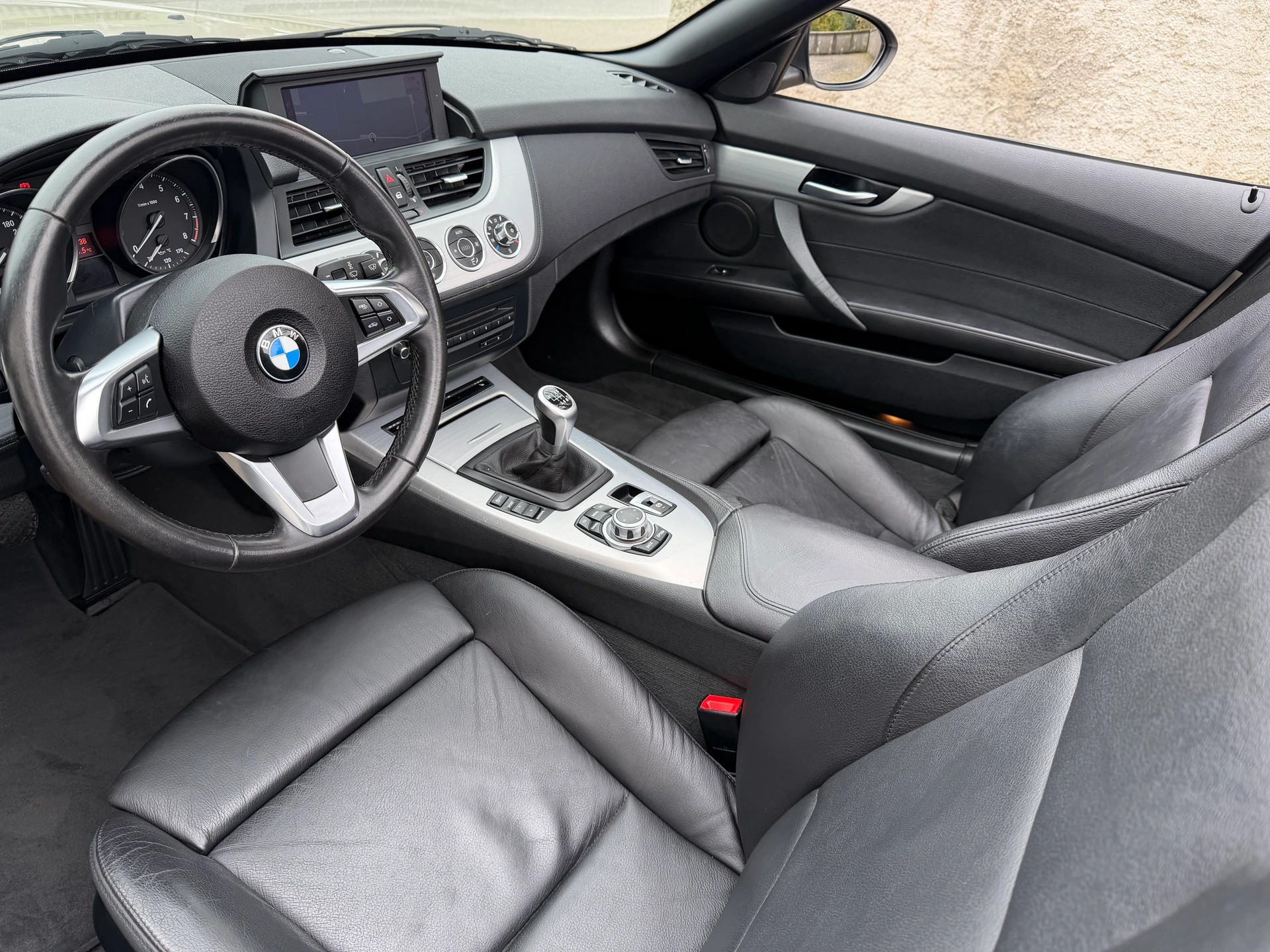 BMW Z4 sDrive23i / Frisch ab MFK / Fisch ab Service / Leder / Navi / Xenon / PDC / Bluetooth / Klima-image-13