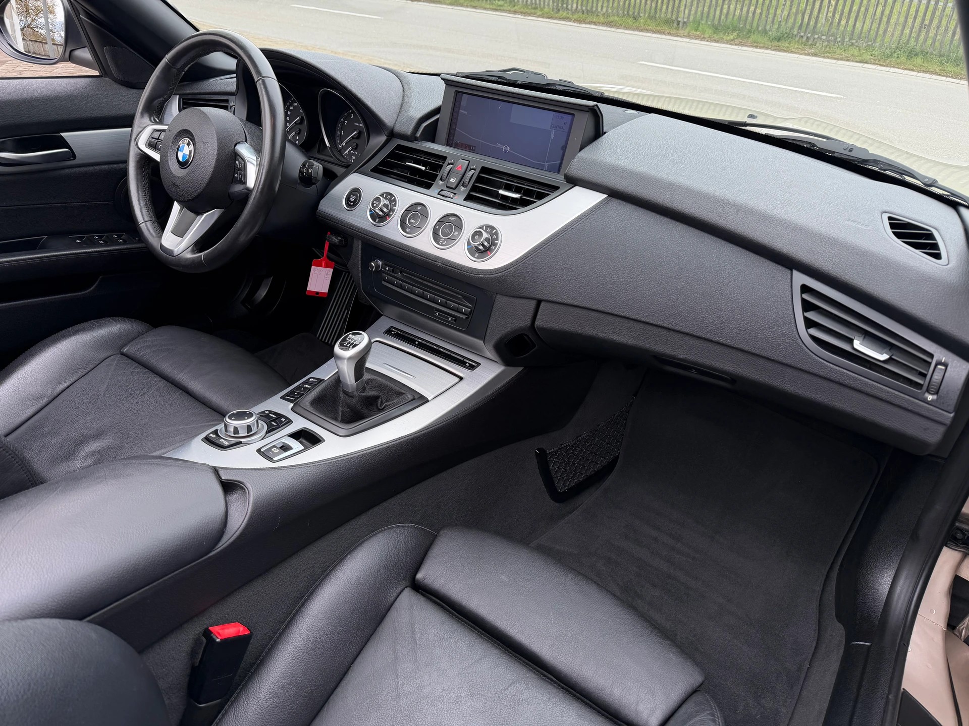 BMW Z4 sDrive23i / Frisch ab MFK / Fisch ab Service / Leder / Navi / Xenon / PDC / Bluetooth / Klima-image-14