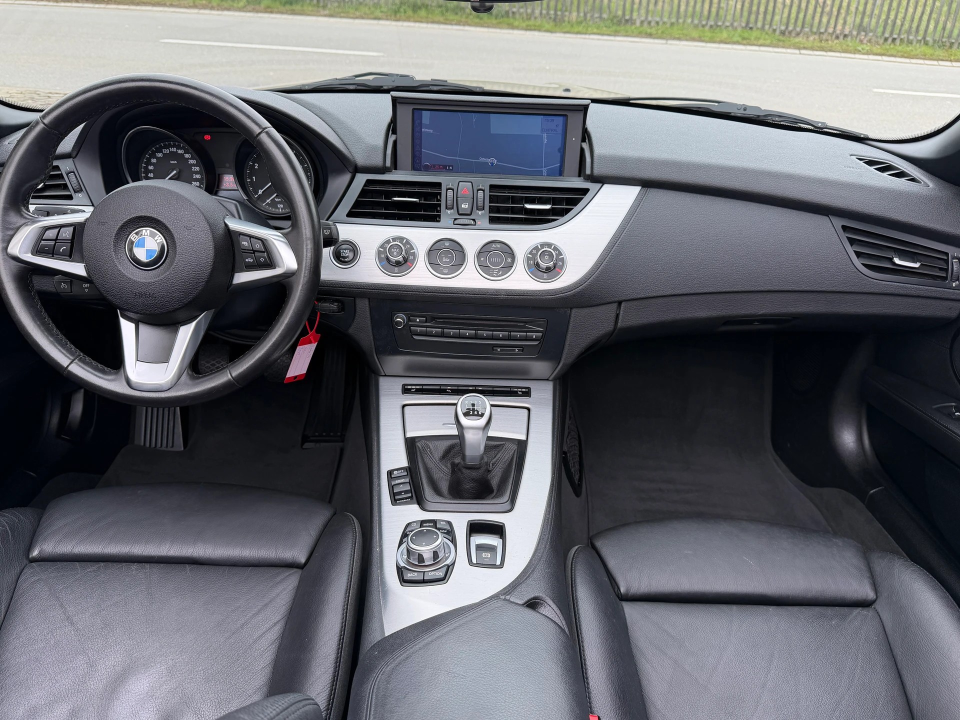 BMW Z4 sDrive23i / Frisch ab MFK / Fisch ab Service / Leder / Navi / Xenon / PDC / Bluetooth / Klima-image-15