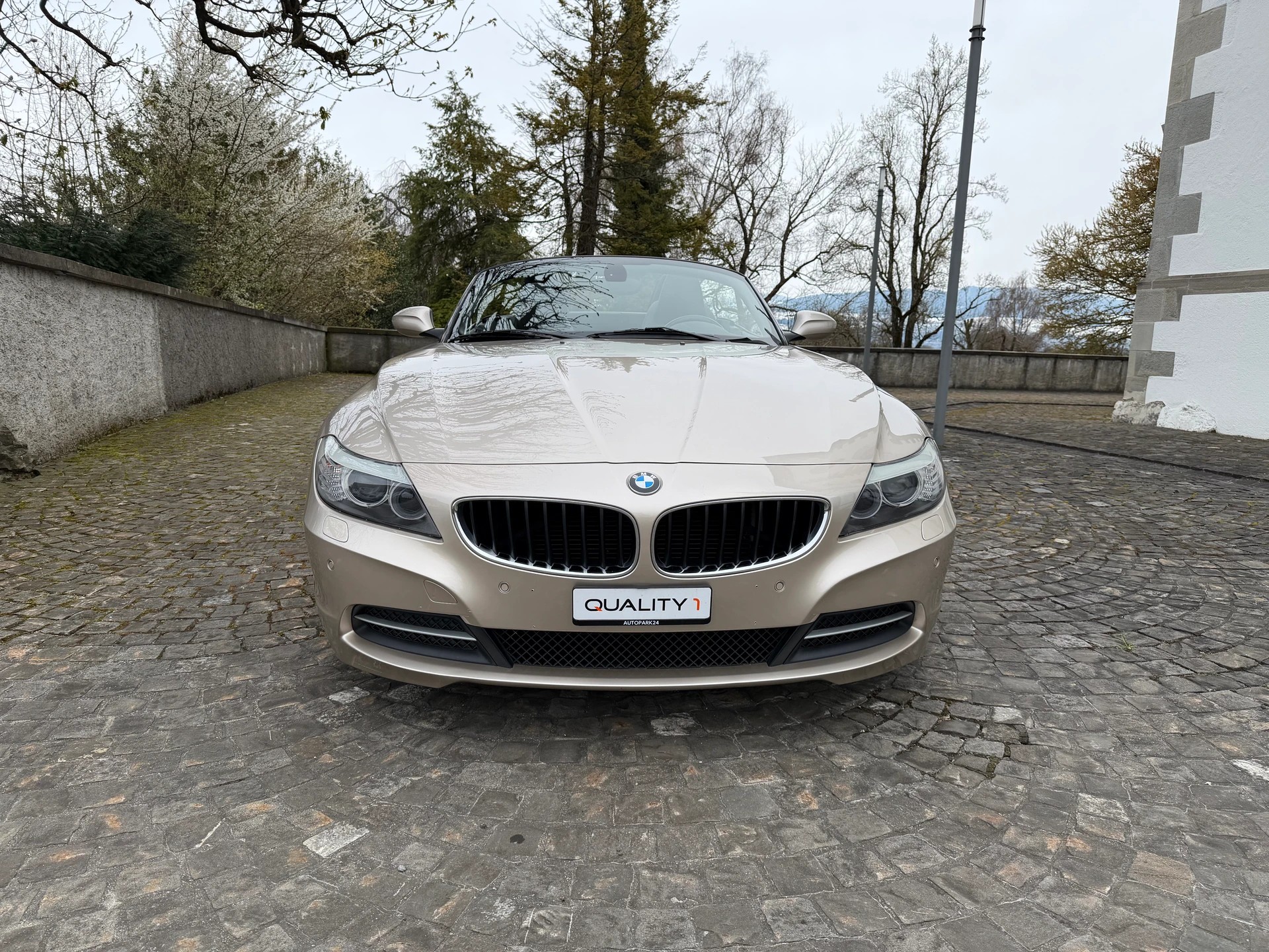BMW Z4 sDrive23i / Frisch ab MFK / Fisch ab Service / Leder / Navi / Xenon / PDC / Bluetooth / Klima-image-2