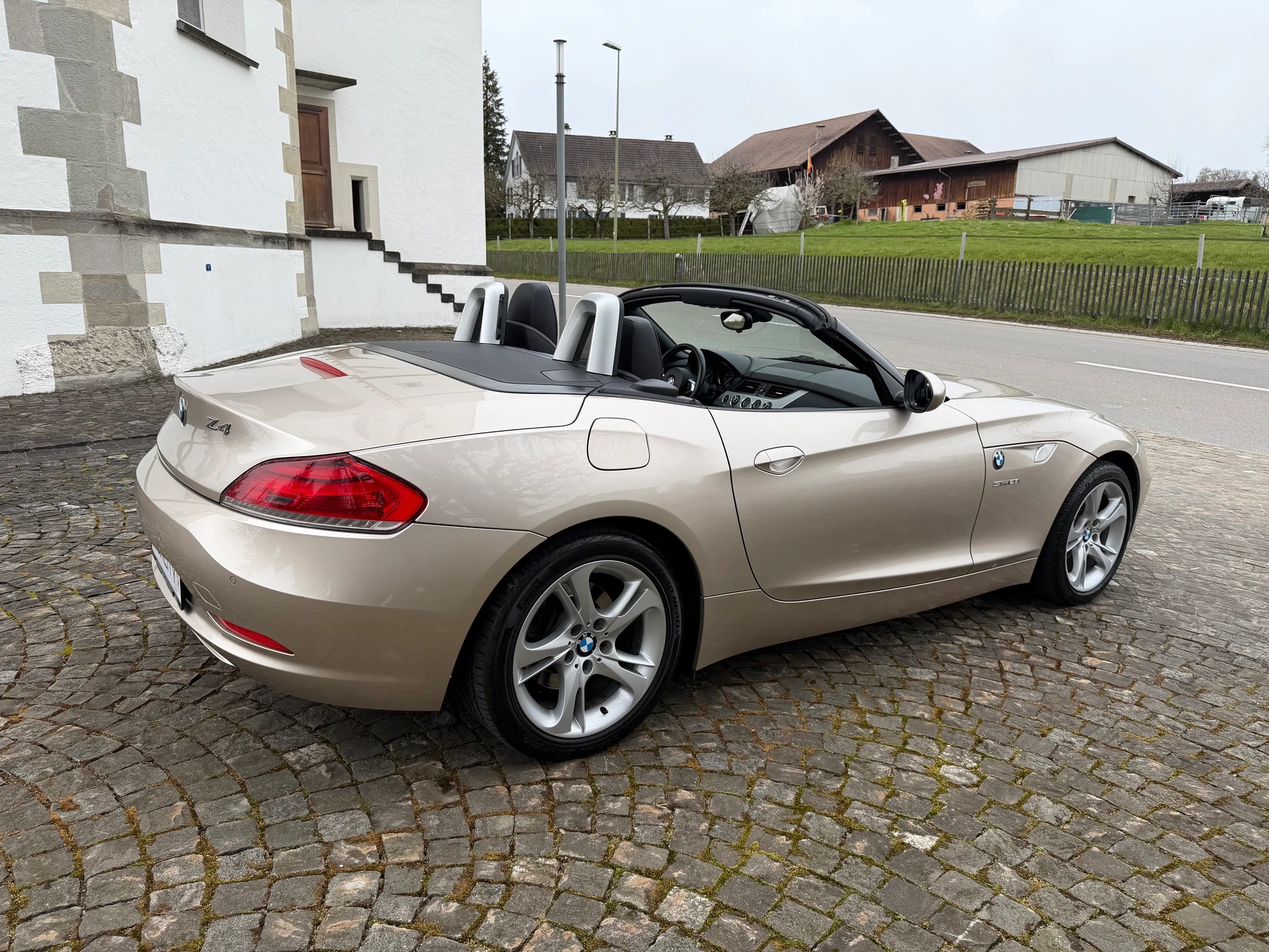 BMW Z4 sDrive23i / Frisch ab MFK / Fisch ab Service / Leder / Navi / Xenon / PDC / Bluetooth / Klima-image-5