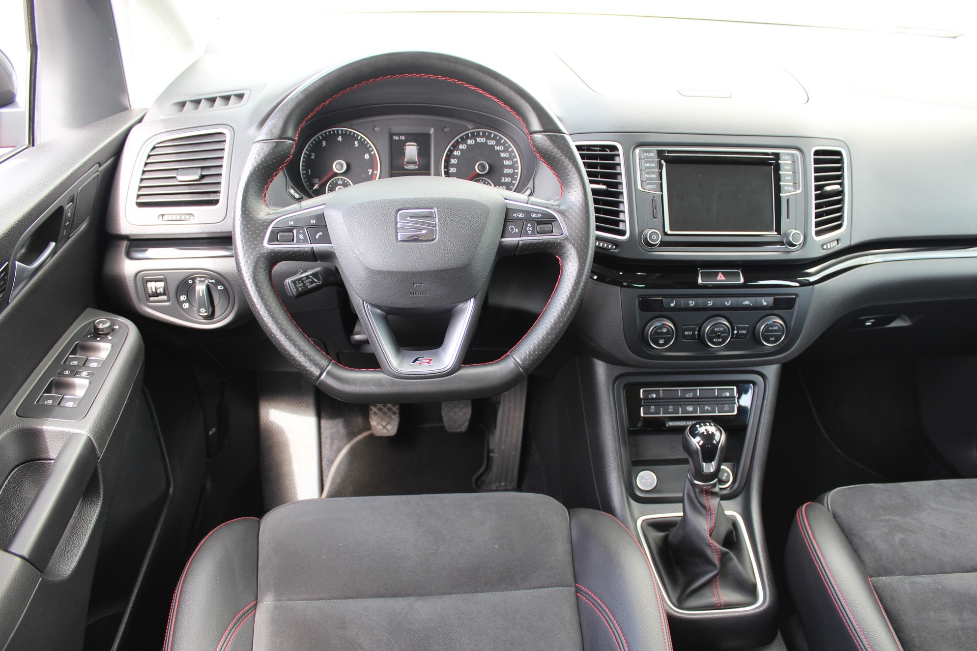 SEAT Alhambra 1.4 TSI SWISS FR-image-10