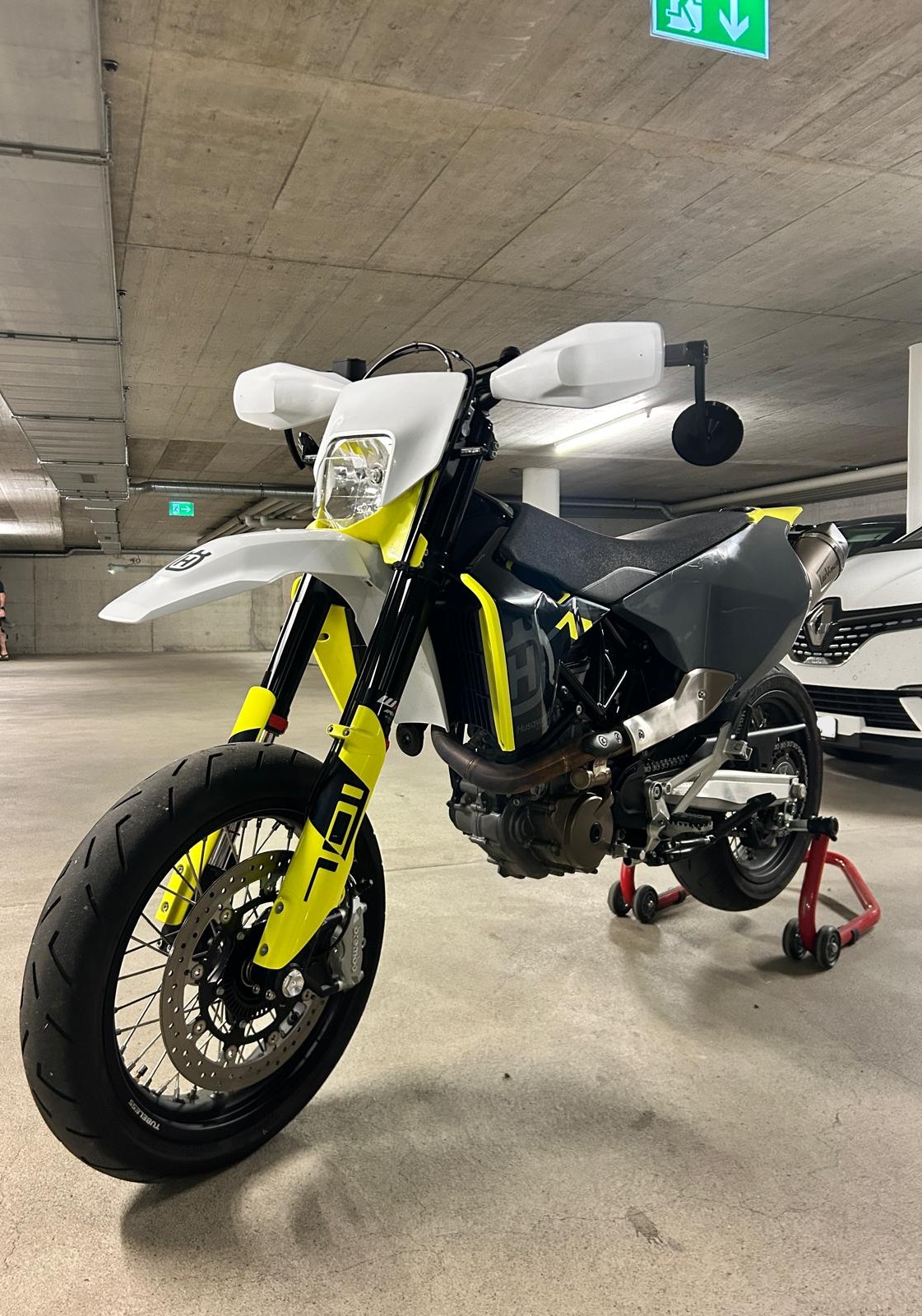 HUSQVARNA 701 Supermoto (35kW)-image-6