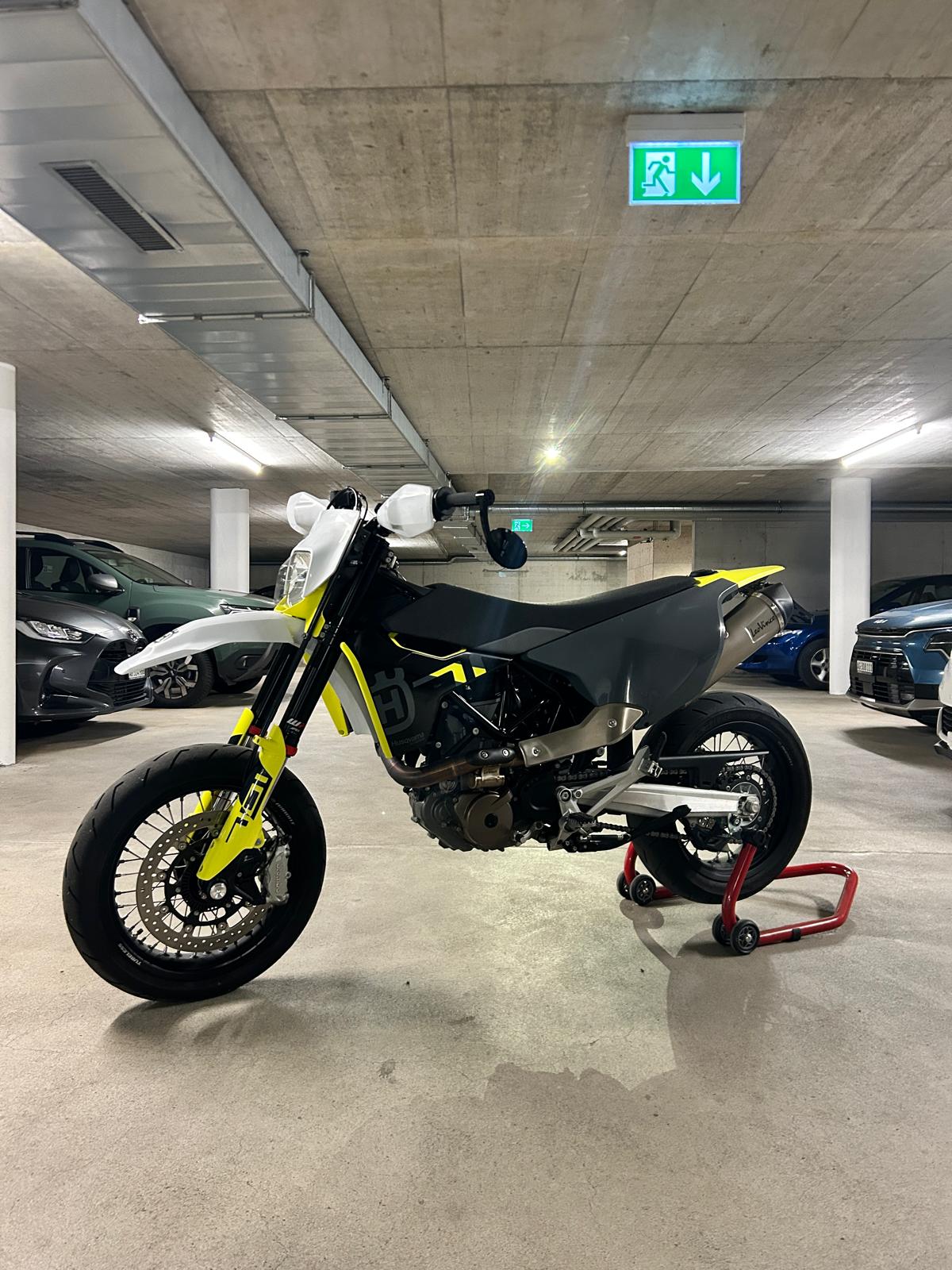 HUSQVARNA 701 Supermoto (35kW)-image-8