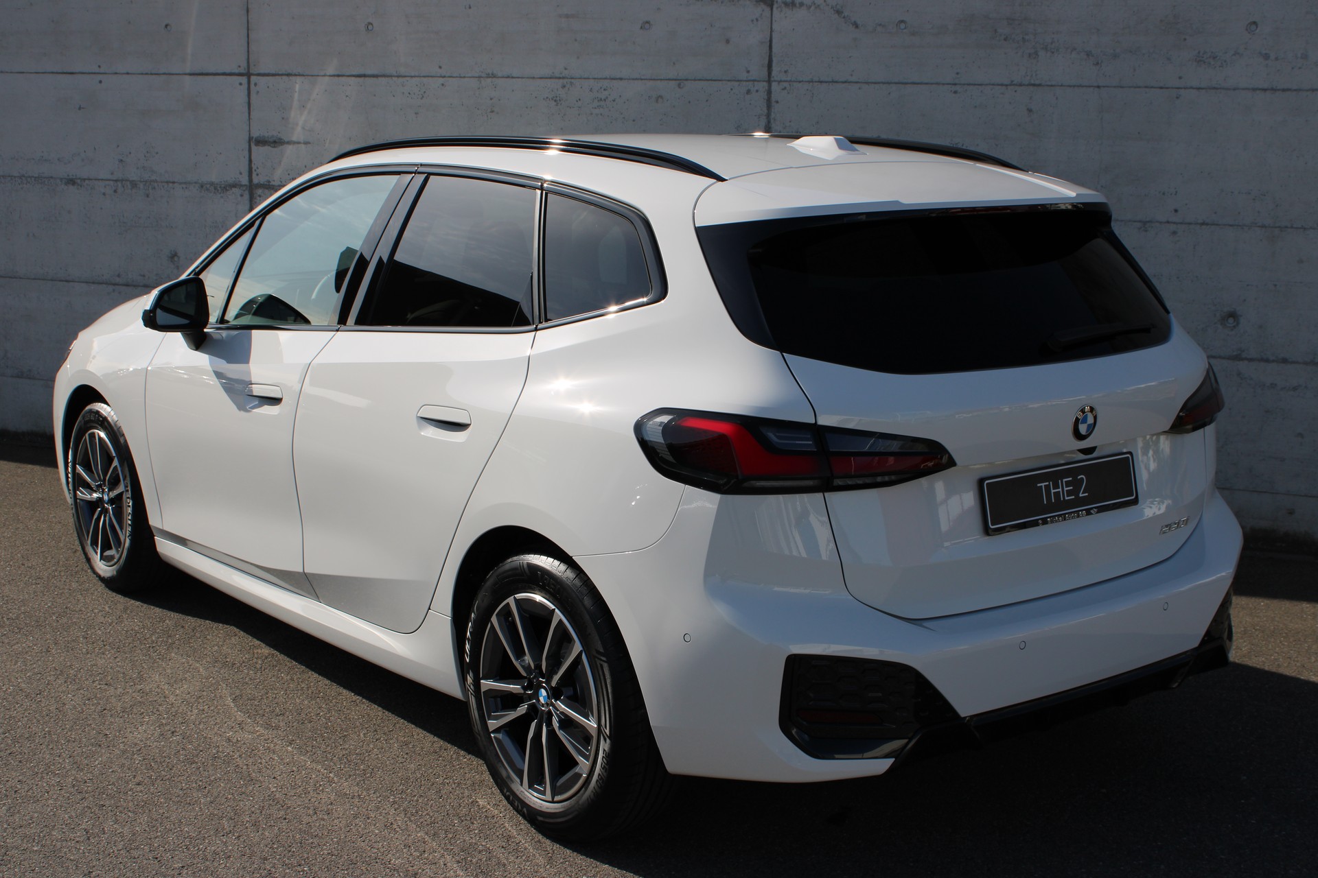 BMW 220i Act. Tour. M Sport-showroom-element-3