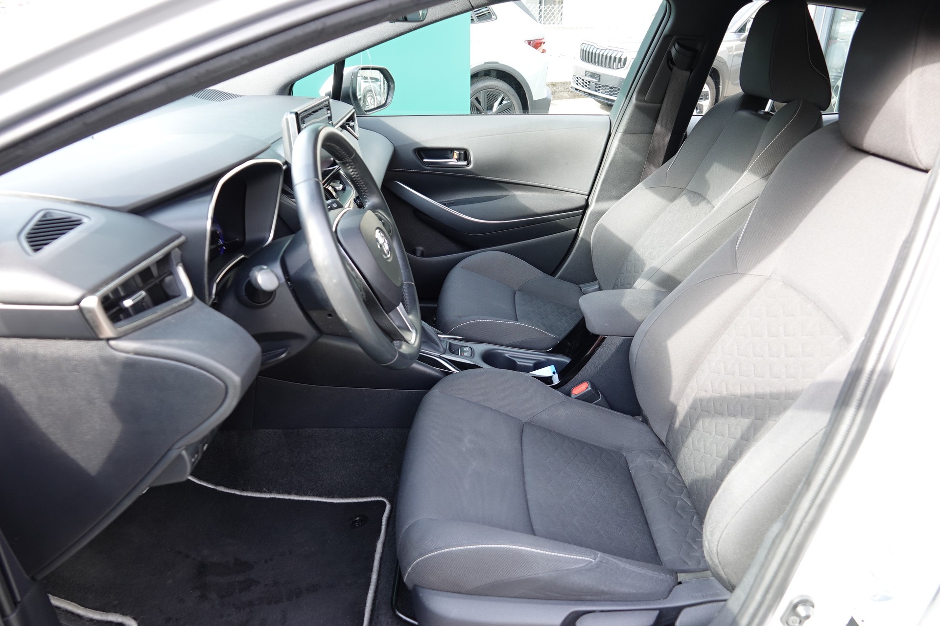TOYOTA Corolla 1.8 HSD Comfort-image-13