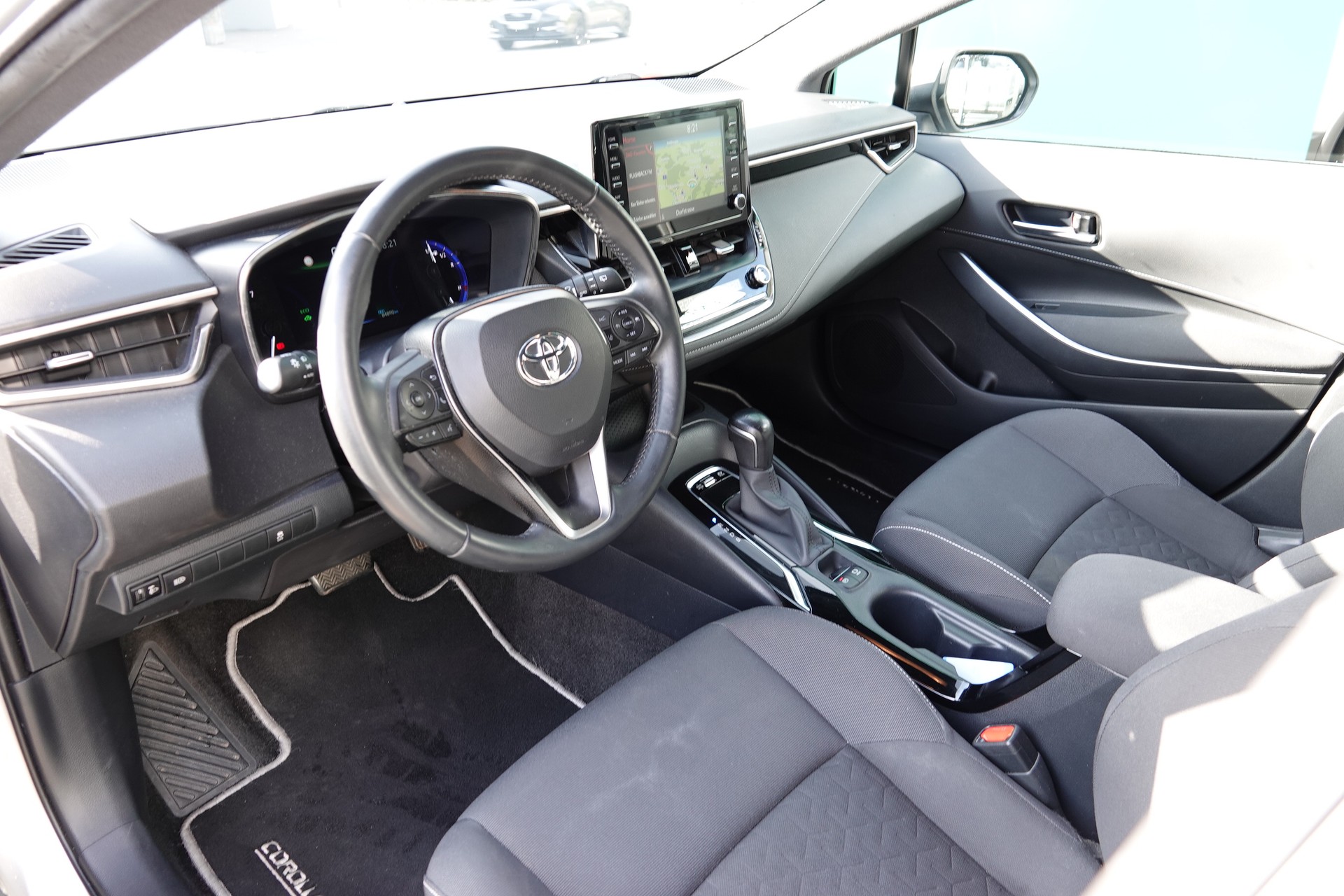 TOYOTA Corolla 1.8 HSD Comfort-image-8