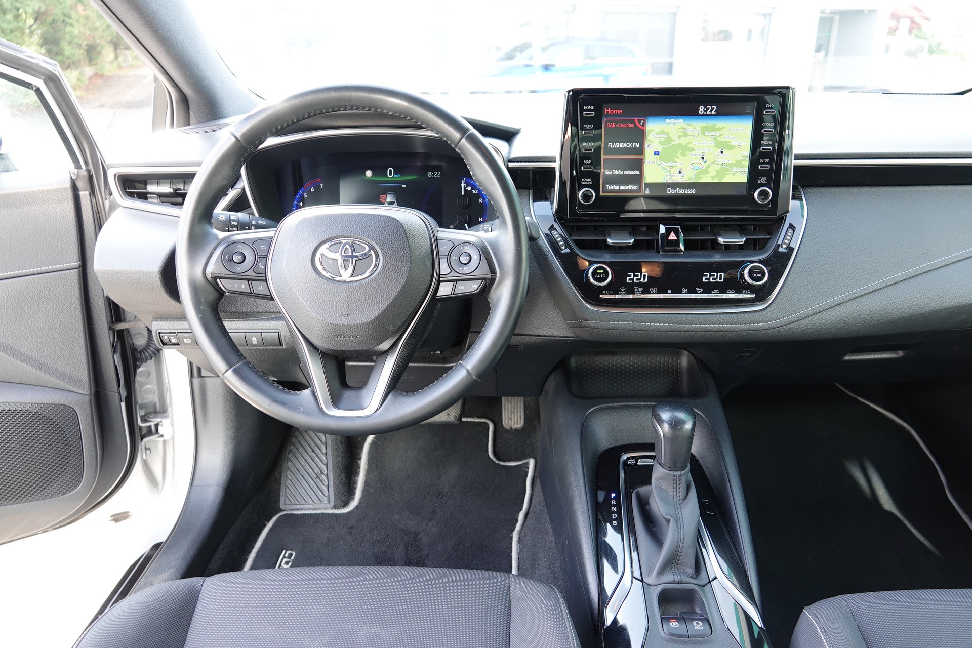 TOYOTA Corolla 1.8 HSD Comfort-image-9