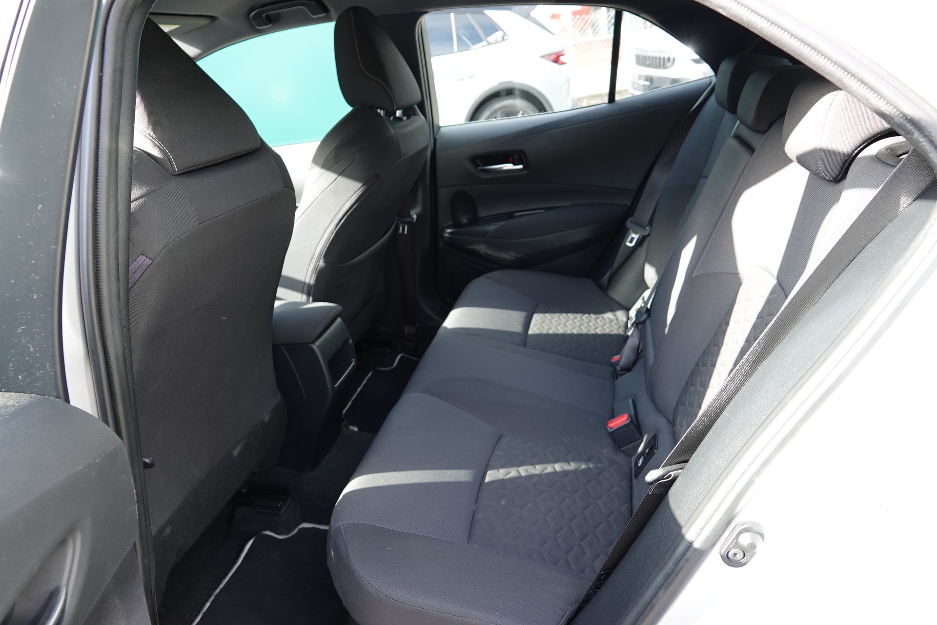 TOYOTA Corolla 1.8 HSD Comfort-image-14