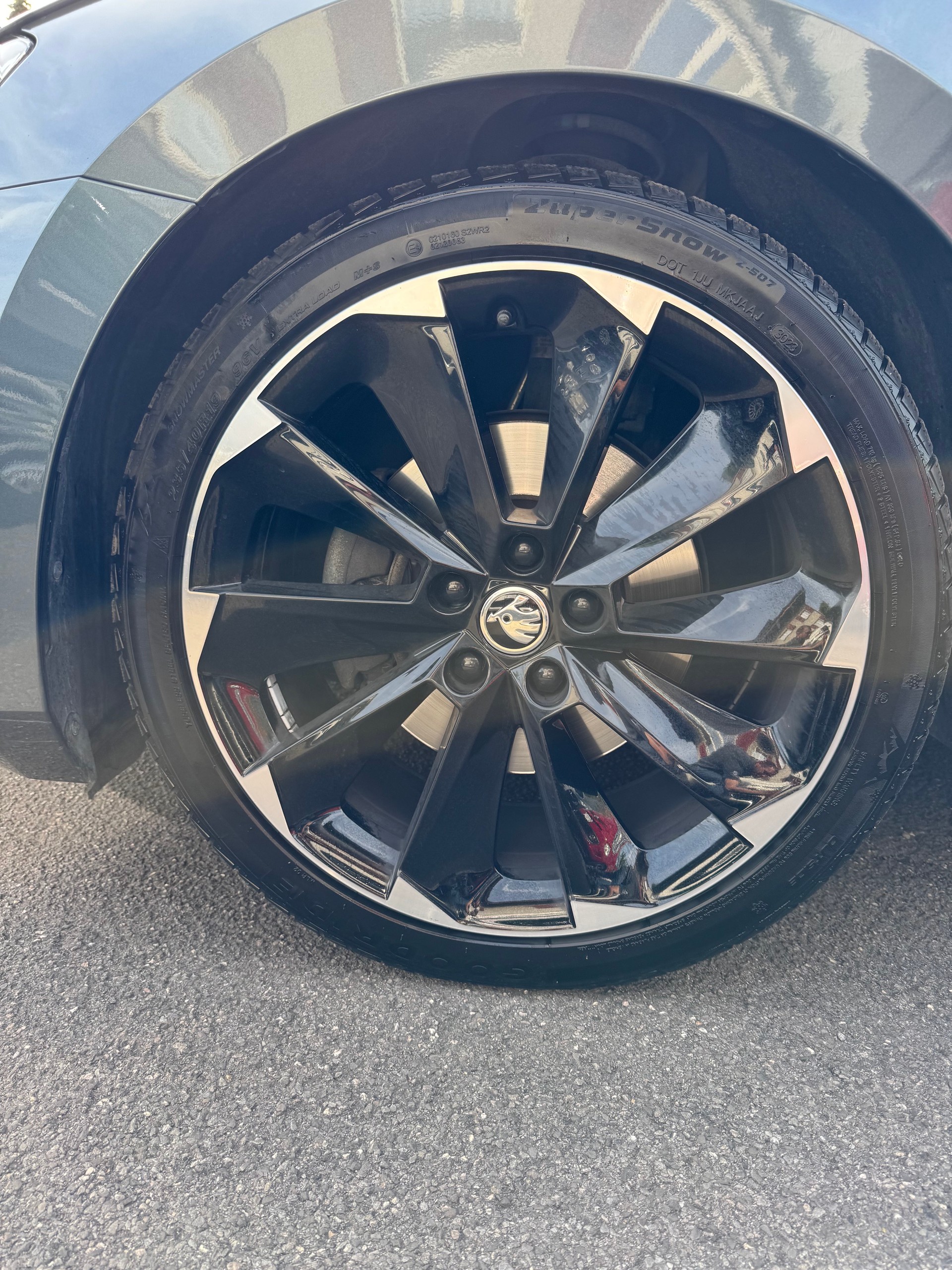 SKODA Superb Combi 2.0 TDi SportLine DSG-showroom-element-1