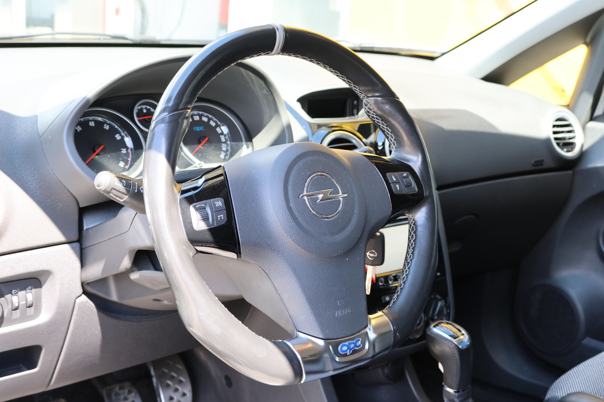 OPEL Corsa 1.6 Turbo OPC-image-4