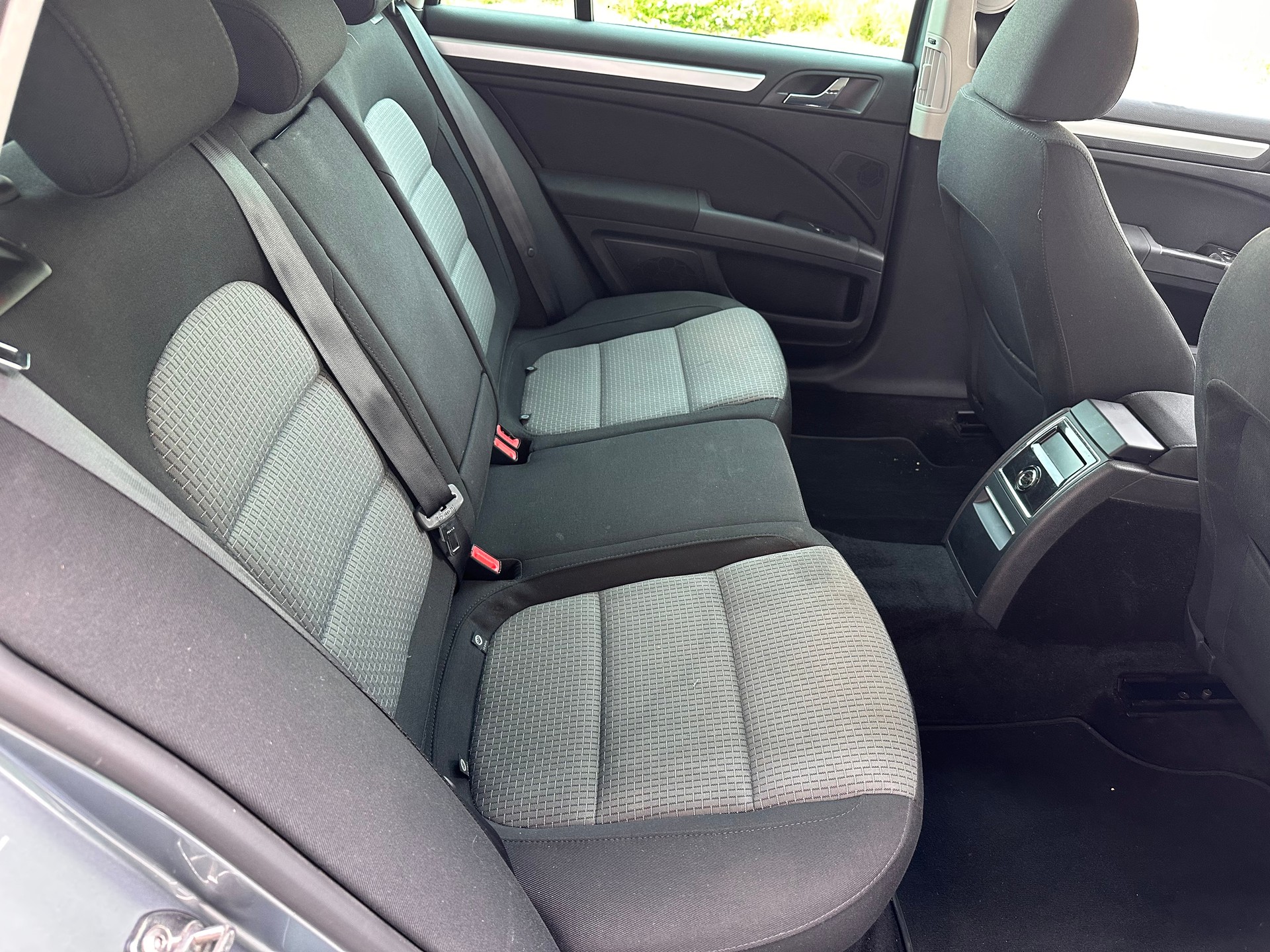 SKODA Superb Combi 1.8 TSI Elegance-image-9