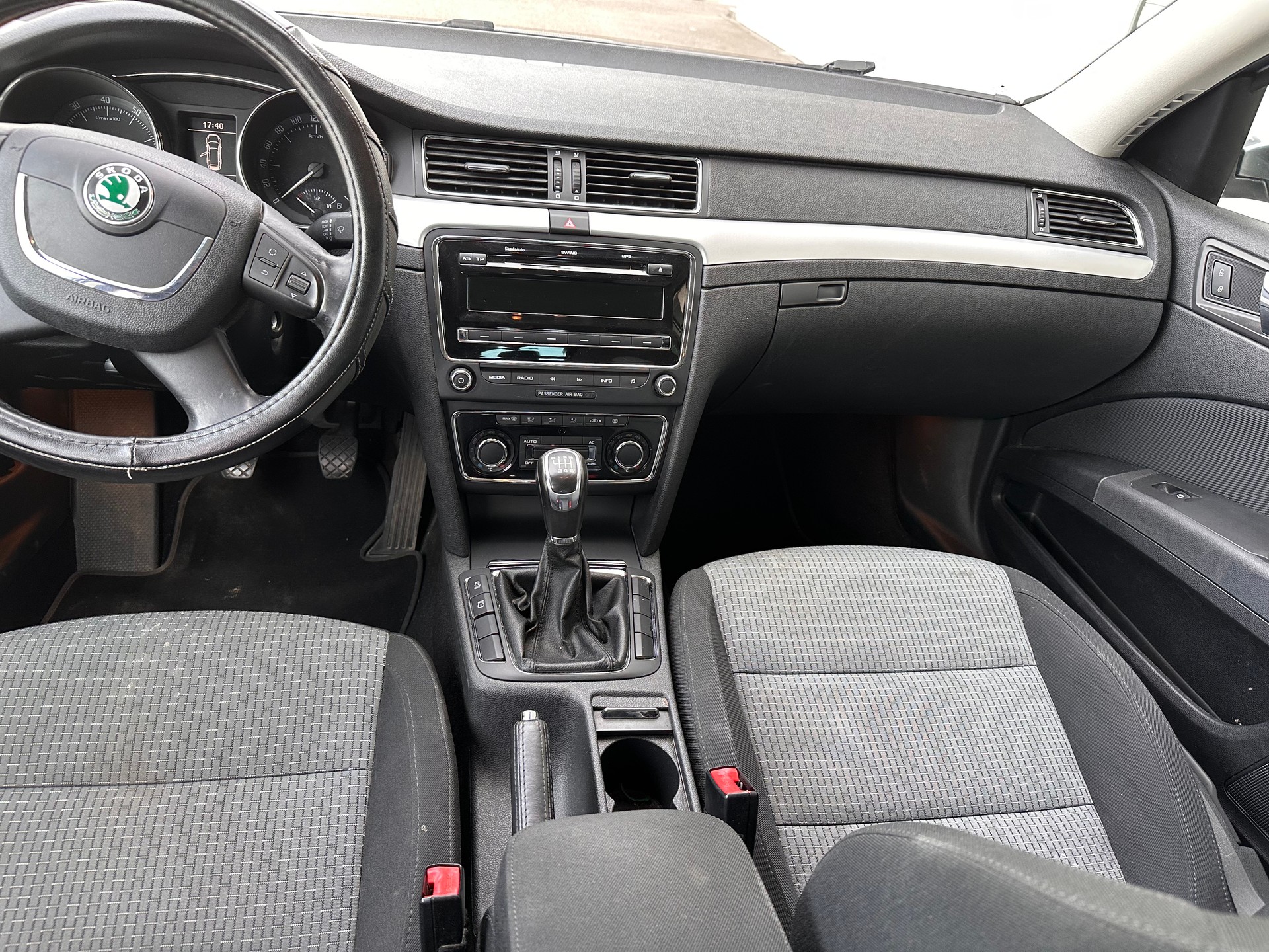 SKODA Superb Combi 1.8 TSI Elegance-image-7