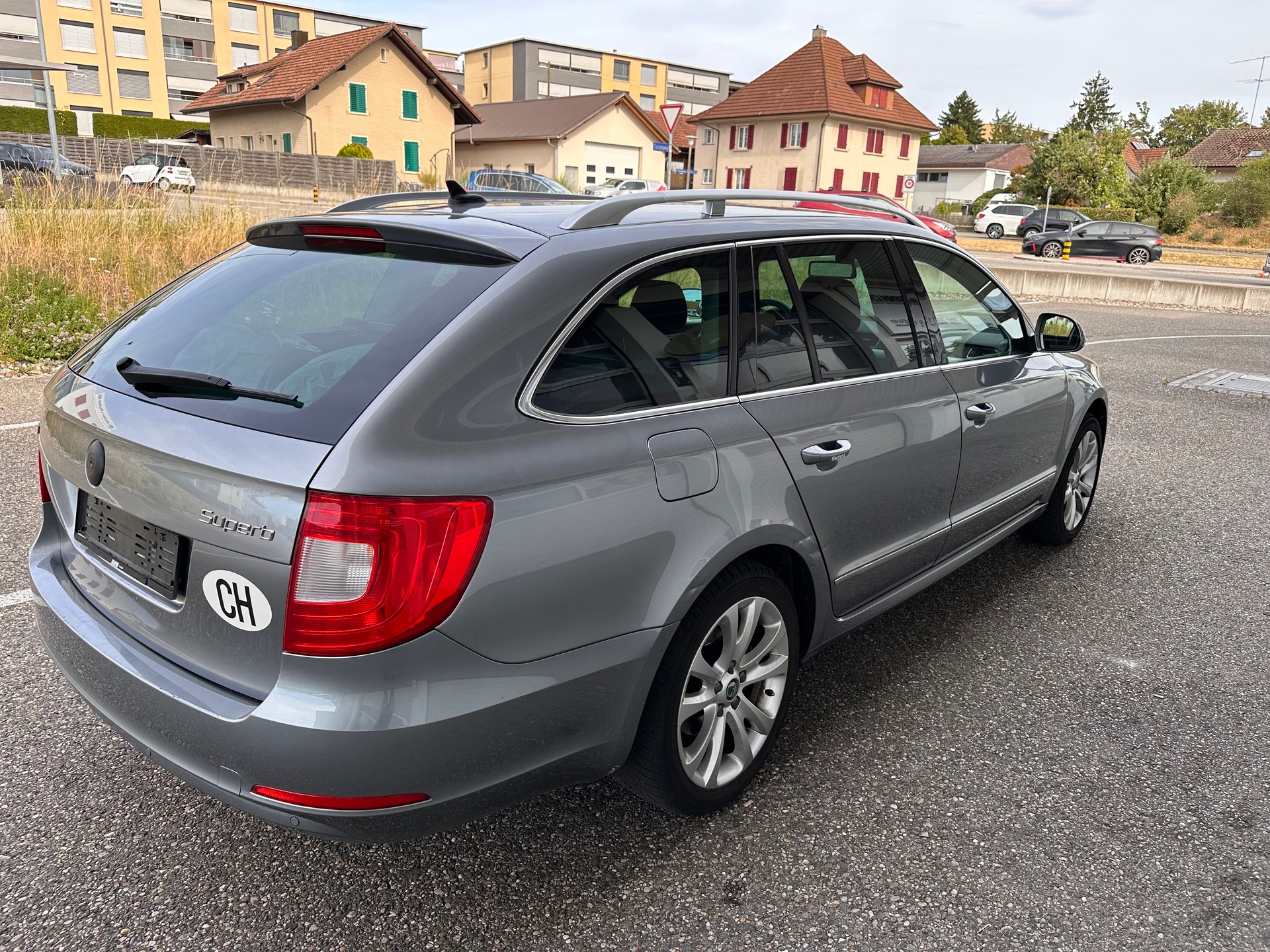 SKODA Superb Combi 1.8 TSI Elegance-image-3