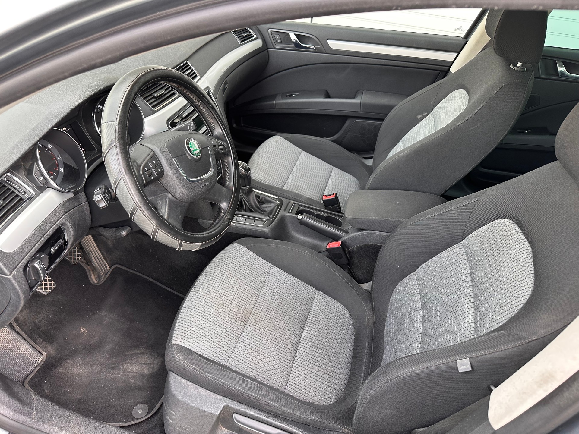 SKODA Superb Combi 1.8 TSI Elegance-image-6