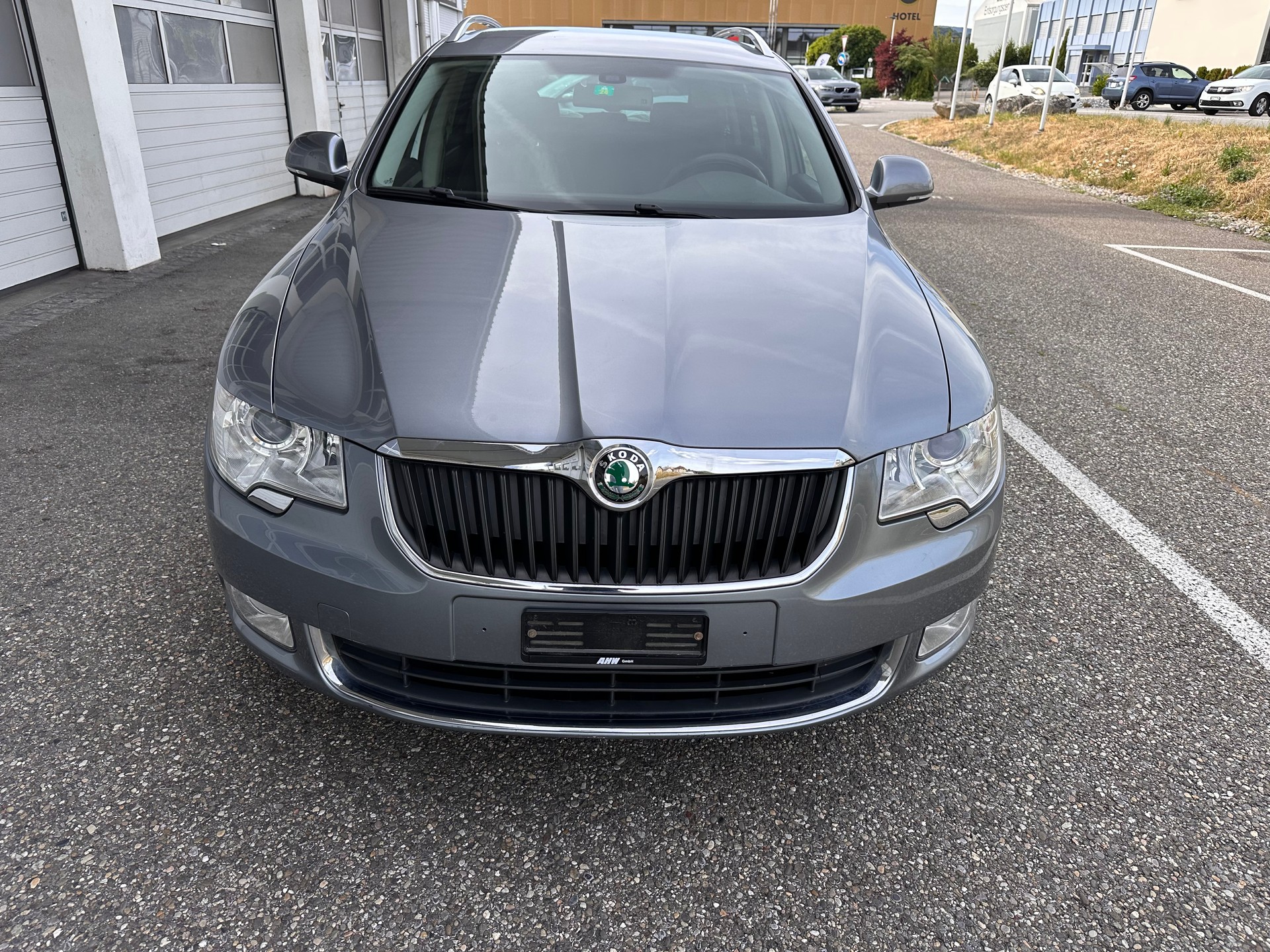 SKODA Superb Combi 1.8 TSI Elegance-image-1