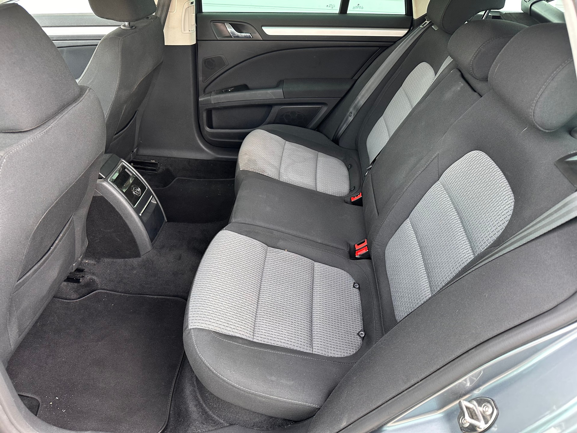 SKODA Superb Combi 1.8 TSI Elegance-image-11