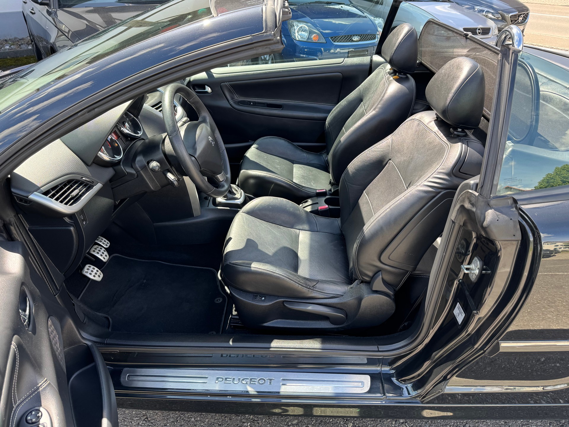 PEUGEOT 207 CC 1.6 16V Turbo Allure-image-11