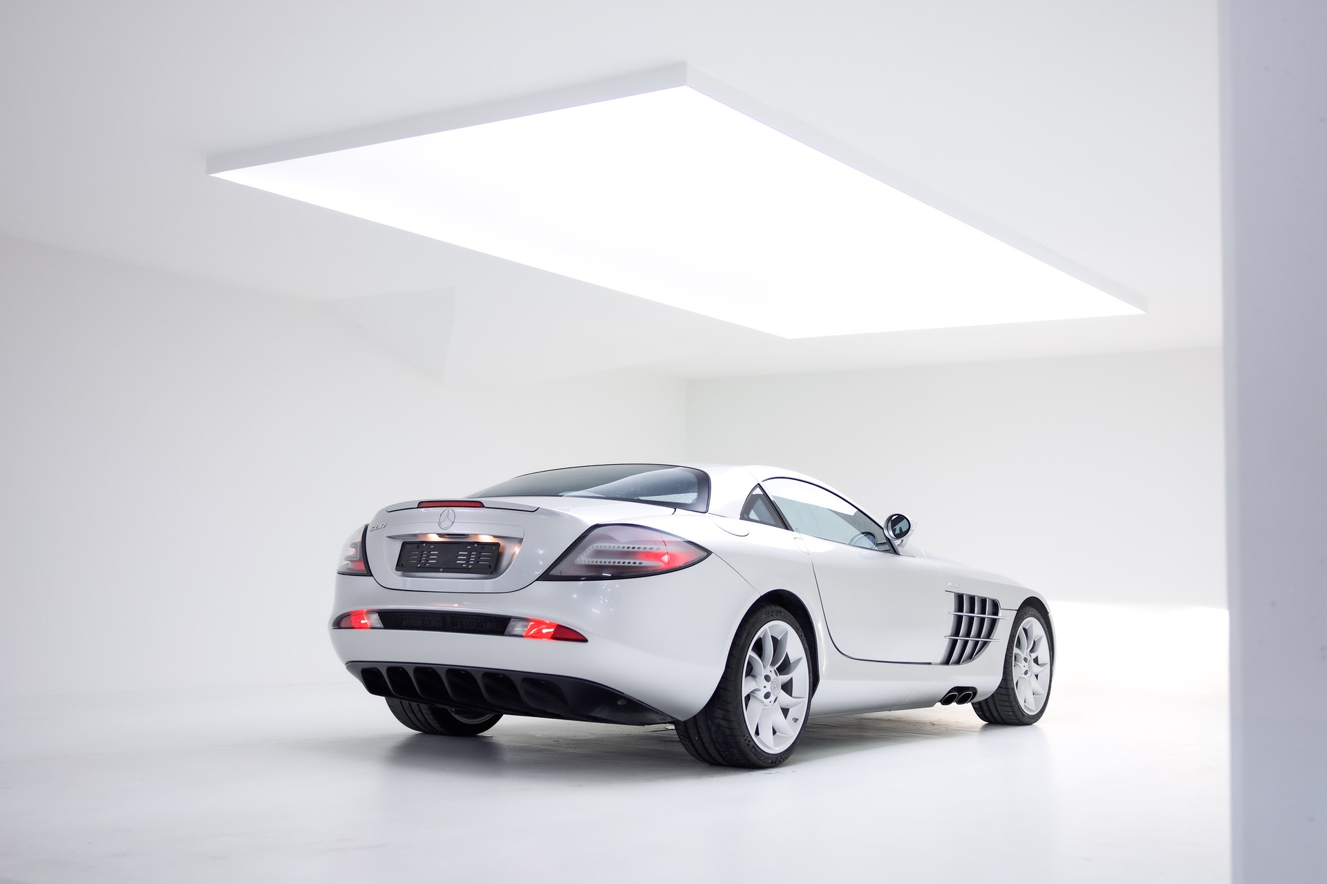 MERCEDES-BENZ SLR-showroom-element-1
