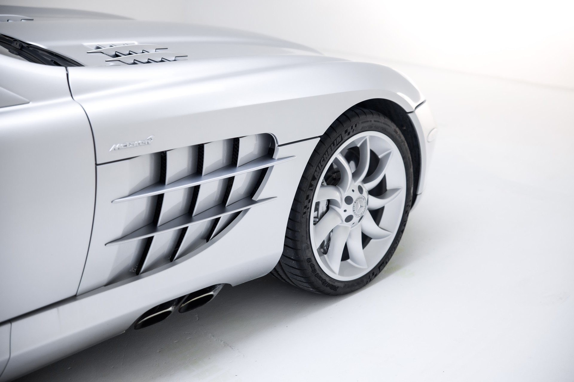 MERCEDES-BENZ SLR-image-17