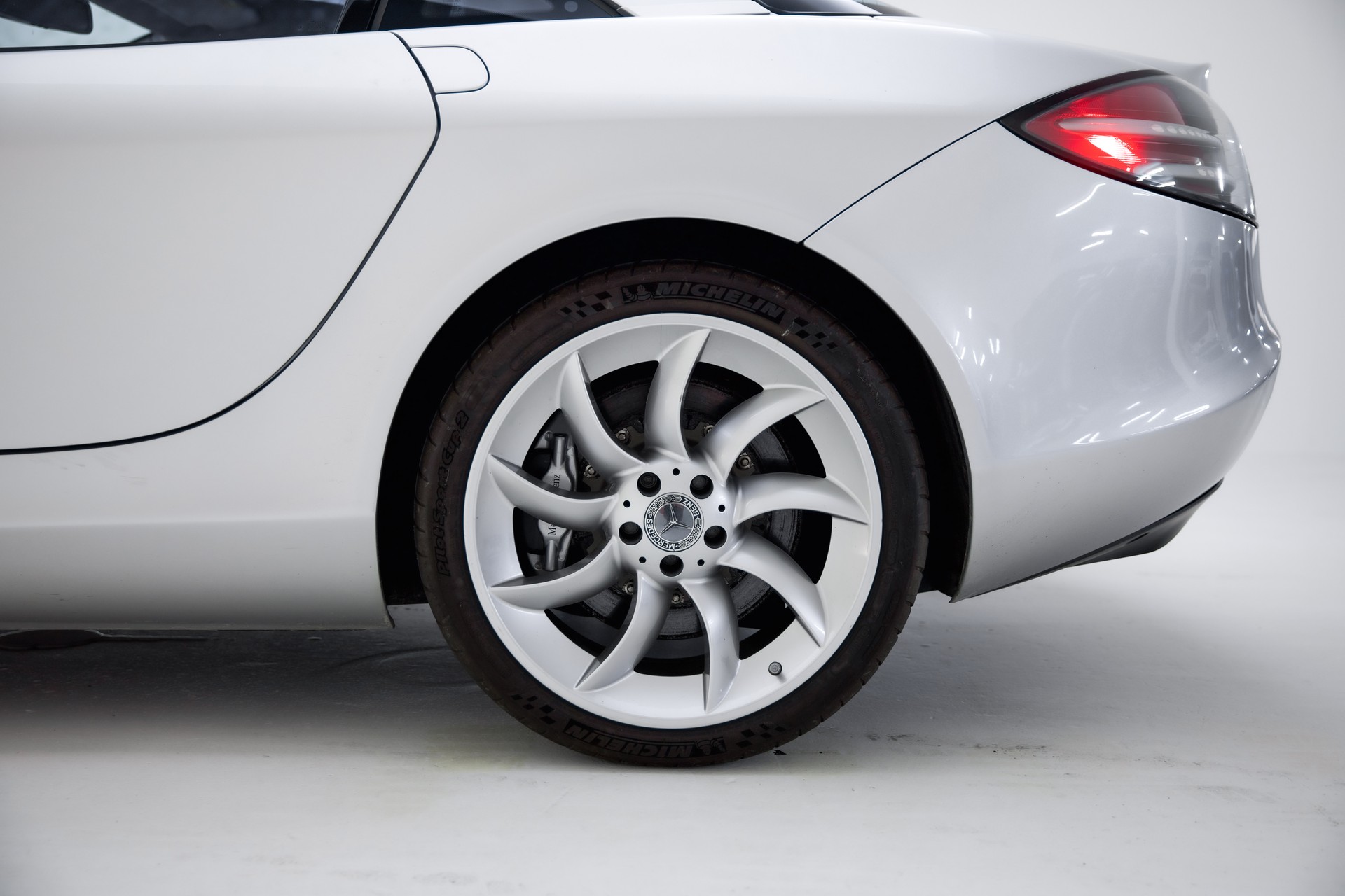 MERCEDES-BENZ SLR-image-12