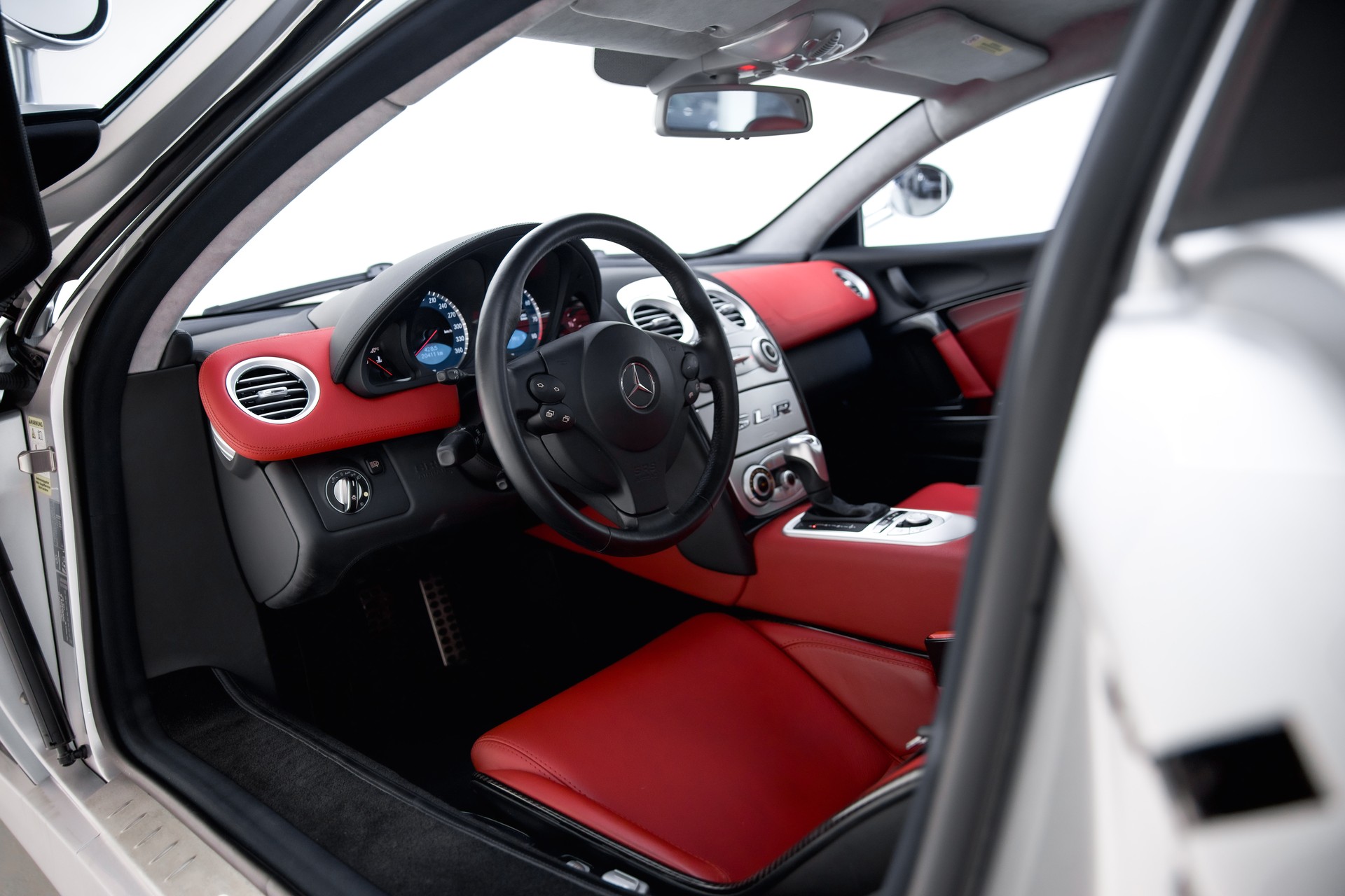 MERCEDES-BENZ SLR-showroom-element-2