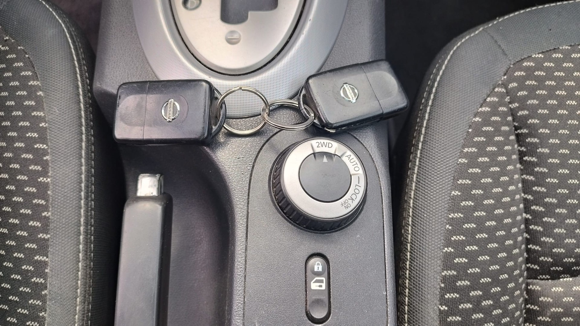 NISSAN Qashqai 2.0 dCi 4WD tekna-image-11