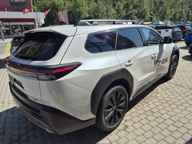 TOYOTA AWD Premium-showroom-element-2