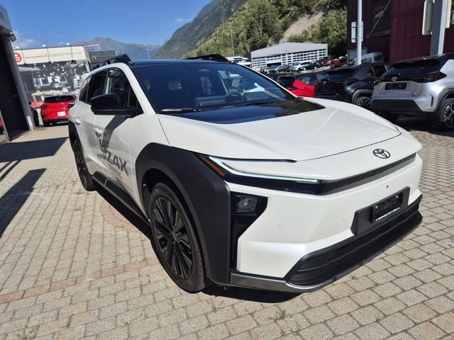 TOYOTA AWD Premium-showroom-element-1