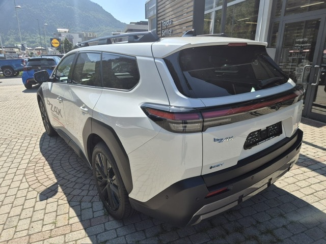 TOYOTA AWD Premium-showroom-element-3