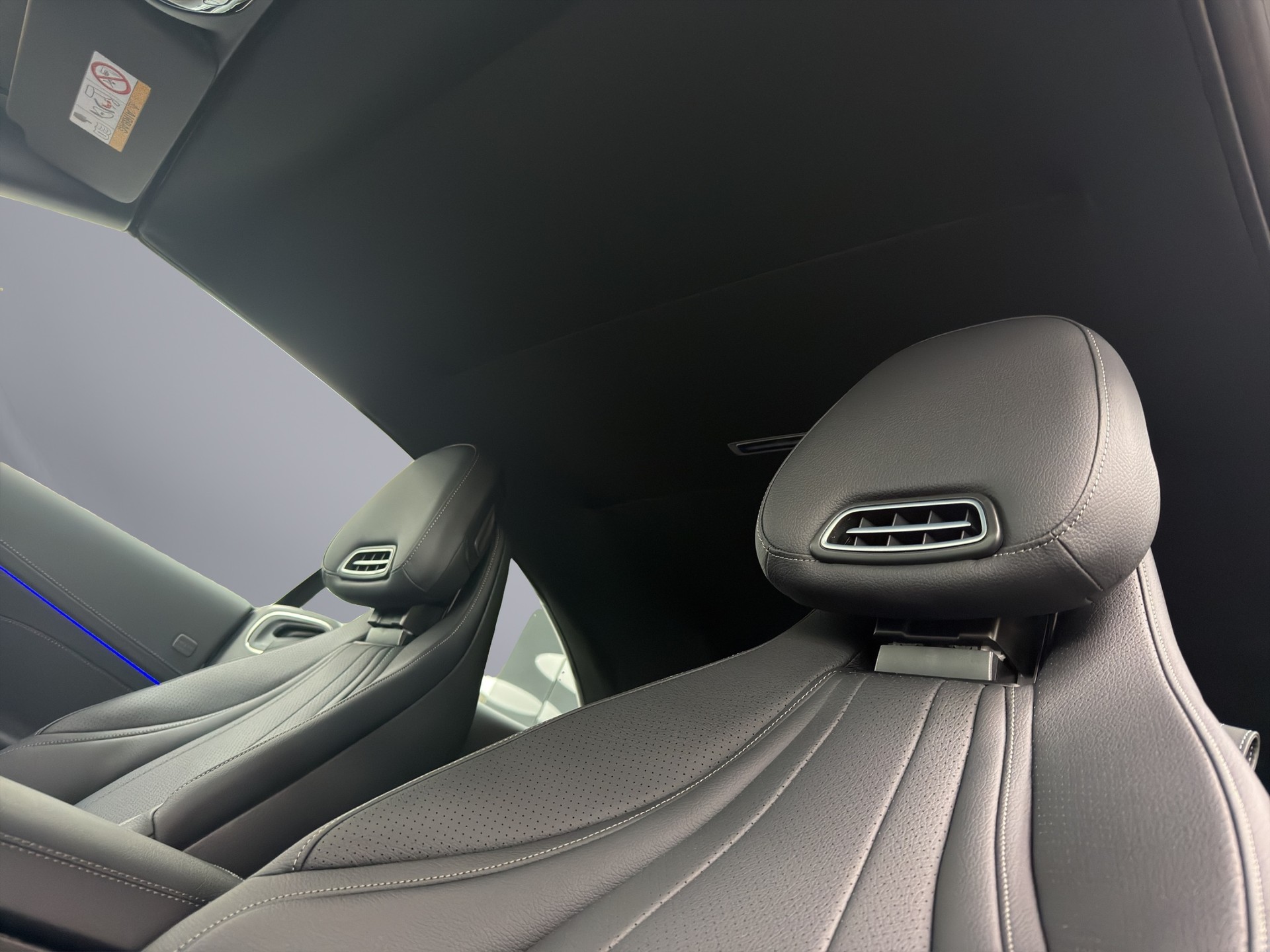MERCEDES-BENZ CLE 450 AMG Line 4matic Cabriolet-image-10