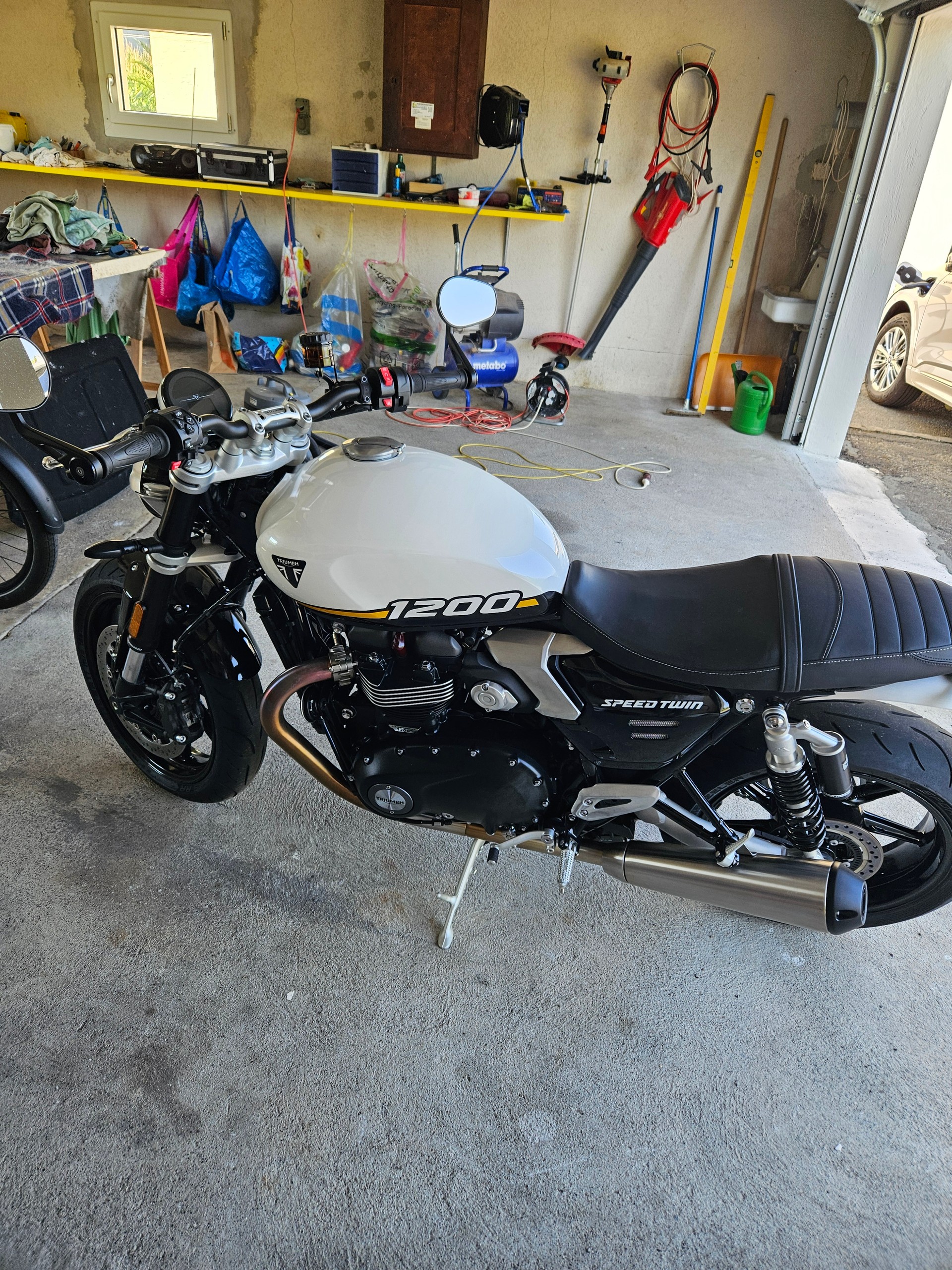 TRIUMPH Speed Twin 1200-image-2