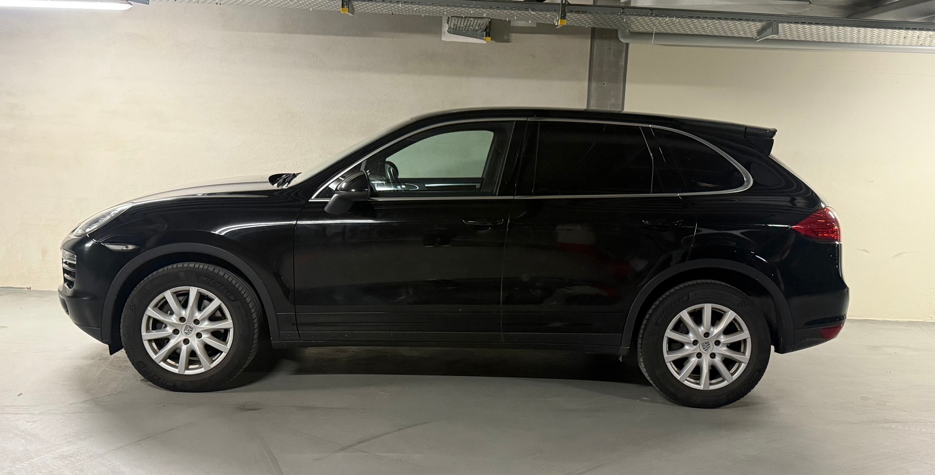 PORSCHE Cayenne Diesel-showroom-element-3